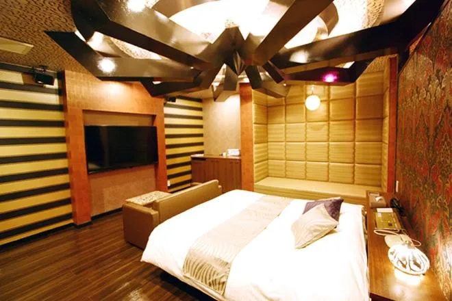 Bed in Lex Suwa (Adult Only)