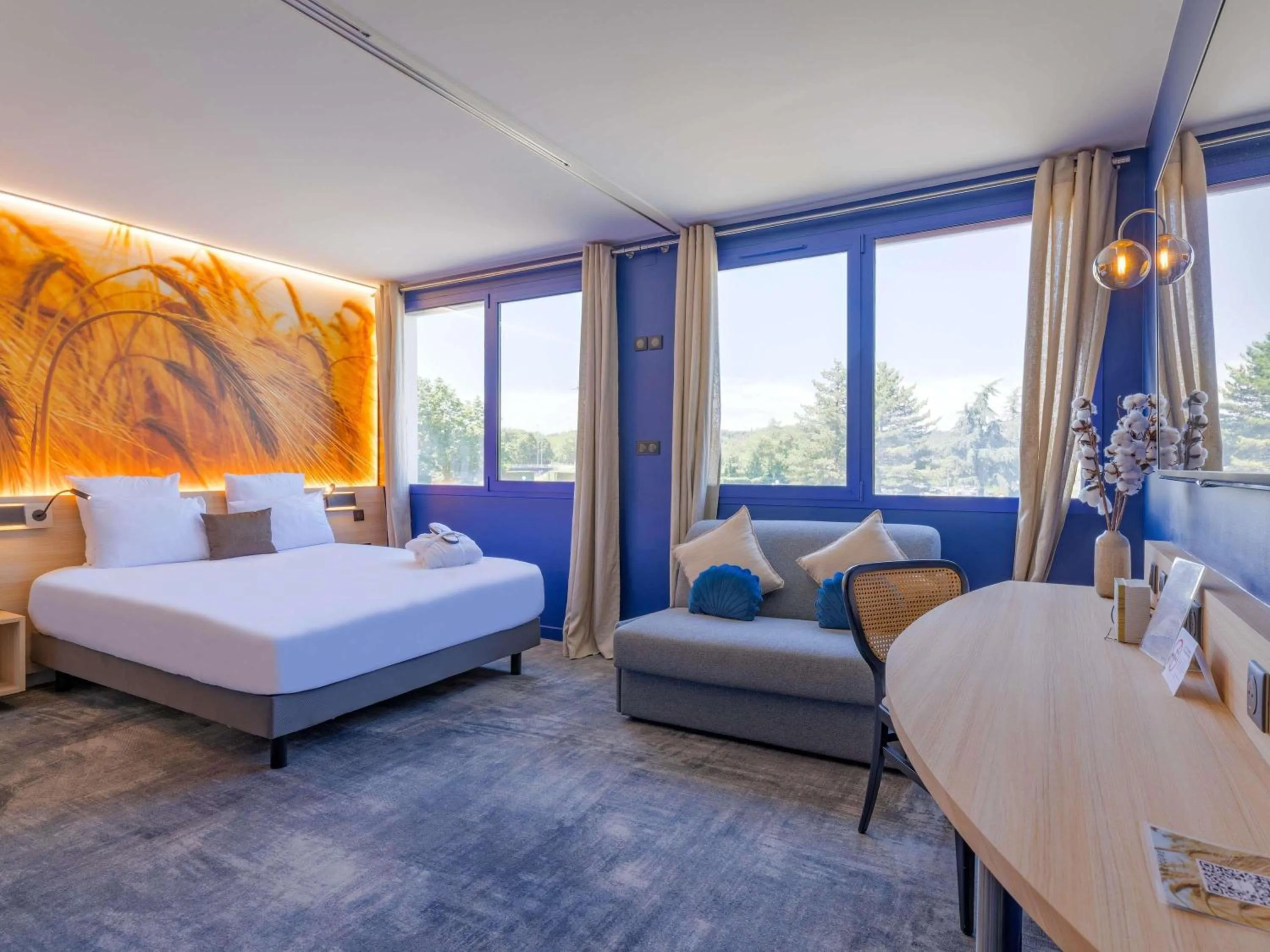 Bedroom, Bed in Mercure Lyon Est Villefontaine