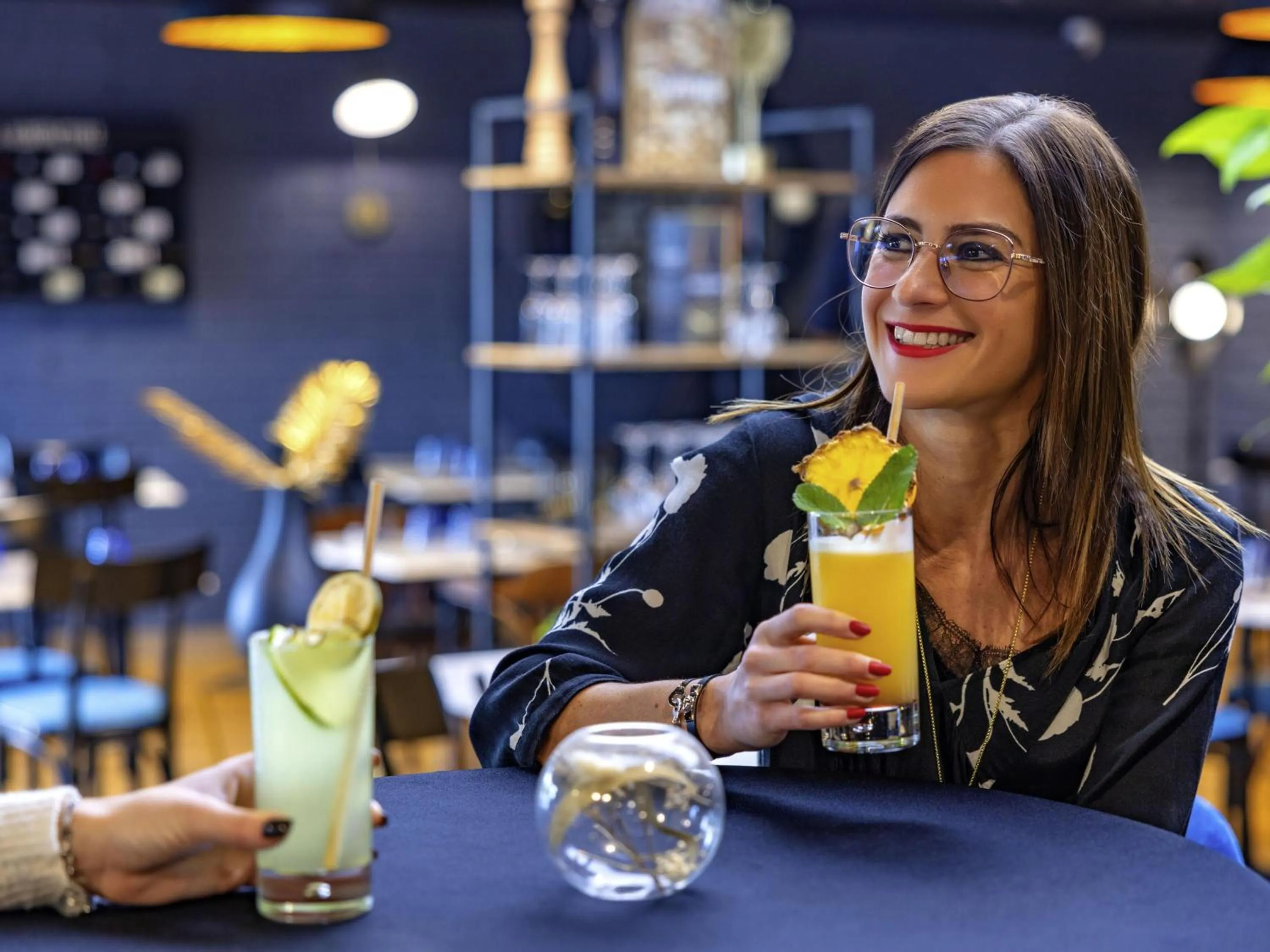 Lounge or bar in Mercure Lyon Est Villefontaine