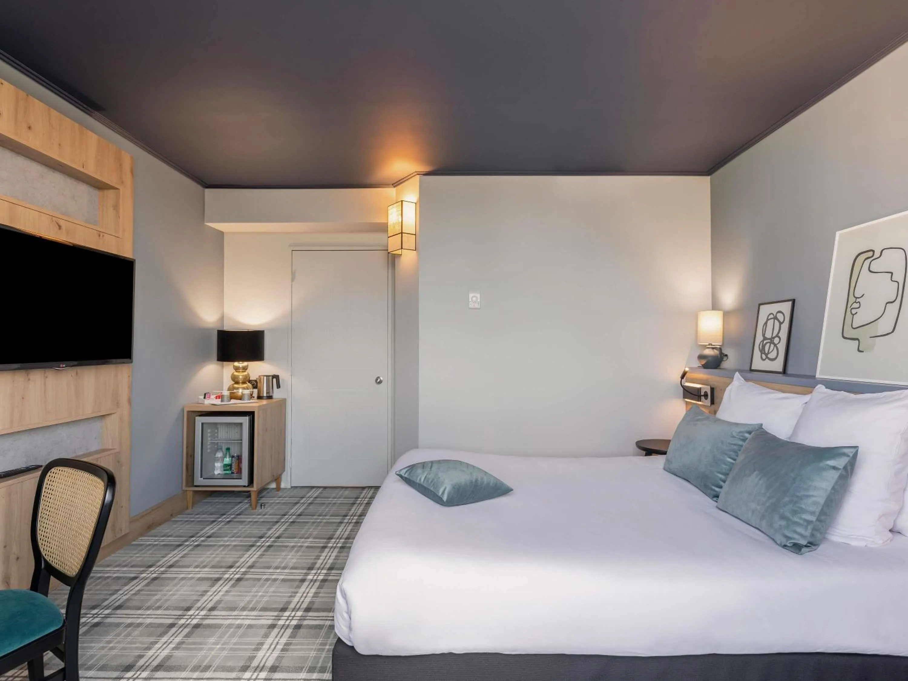 Bedroom, Bed in Mercure Lyon Est Villefontaine