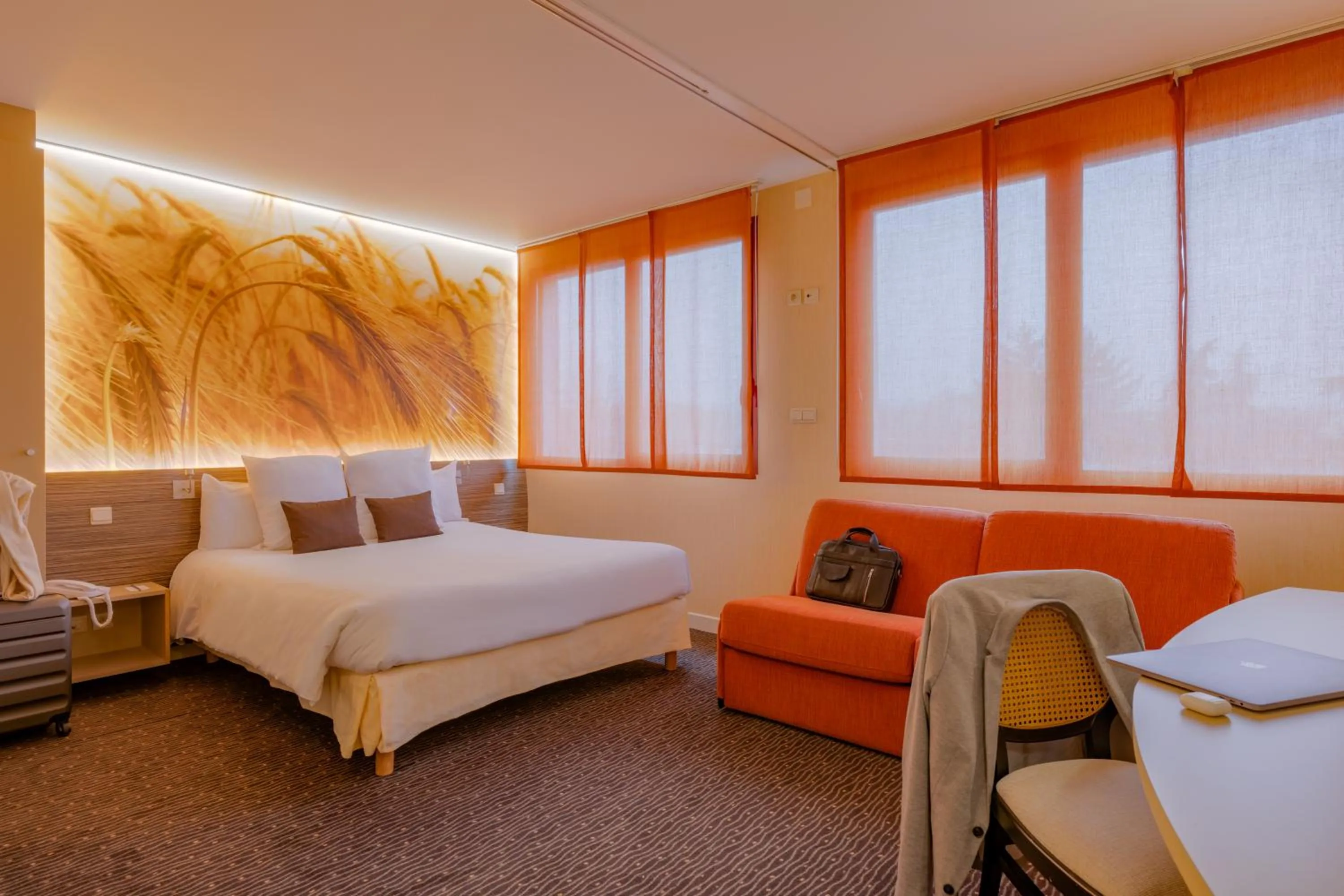 Bed in Mercure Lyon Est Villefontaine