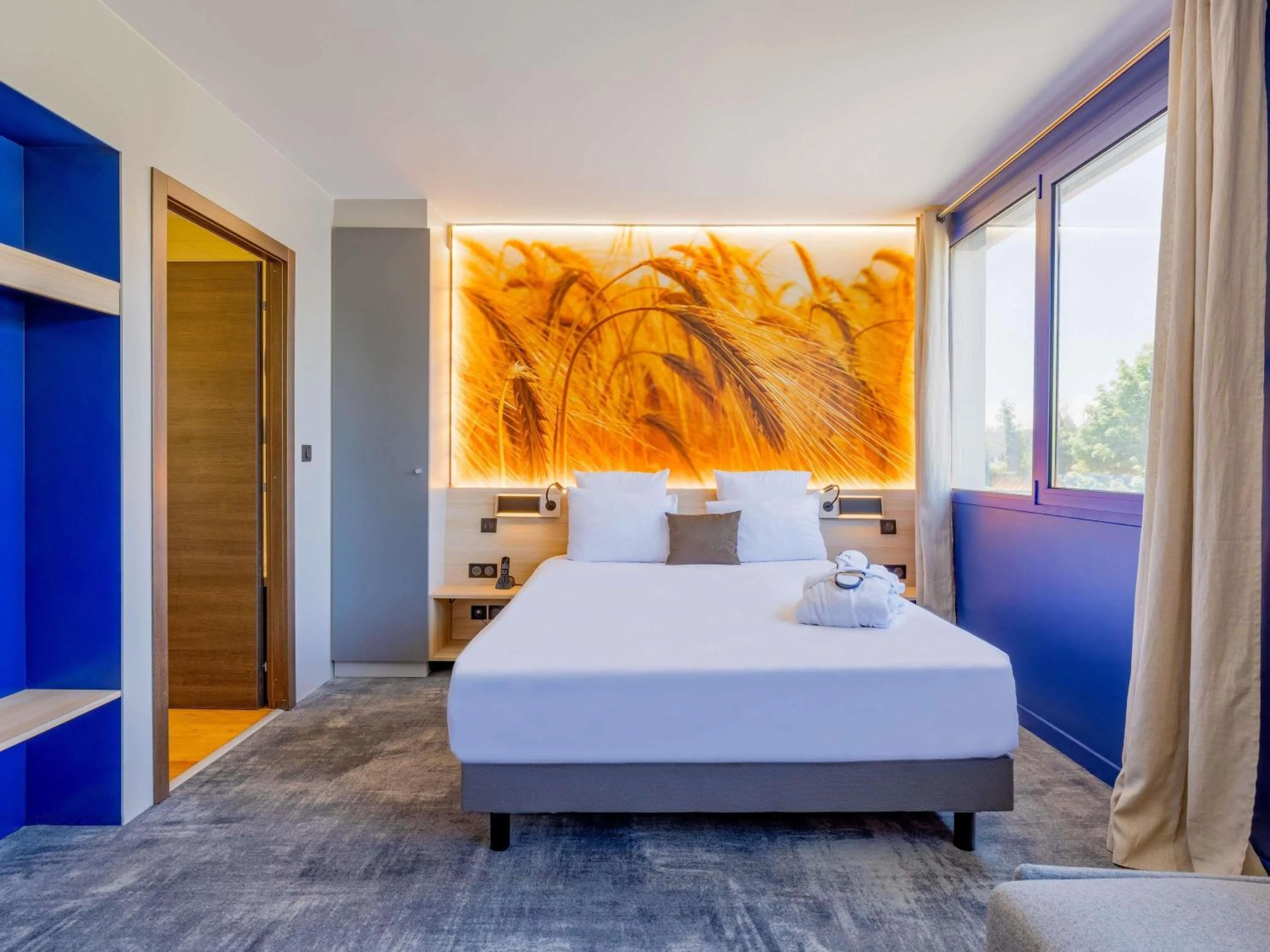 Bedroom, Bed in Mercure Lyon Est Villefontaine