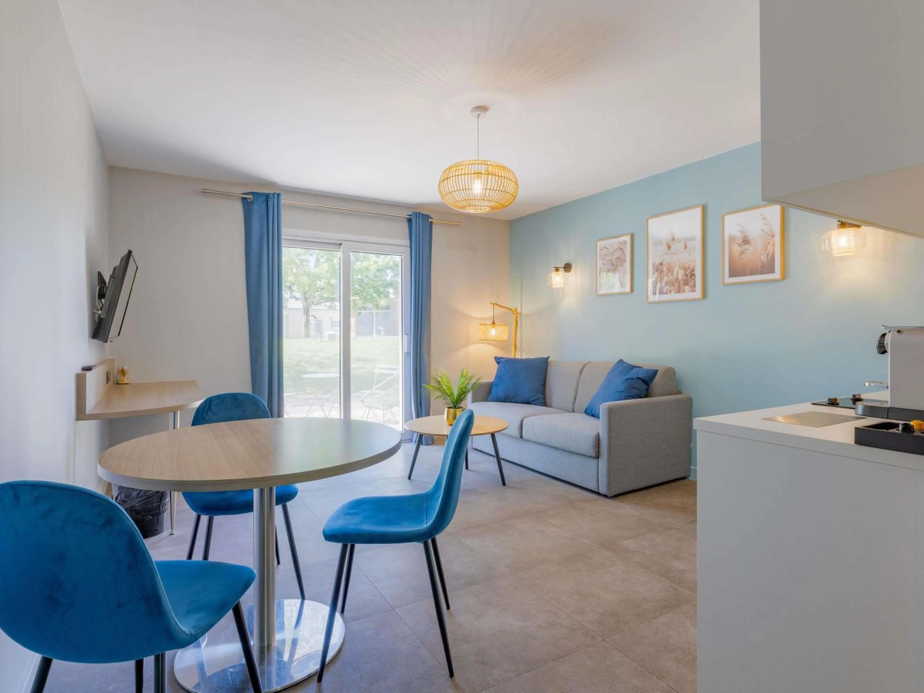 Bedroom in Mercure Lyon Est Villefontaine