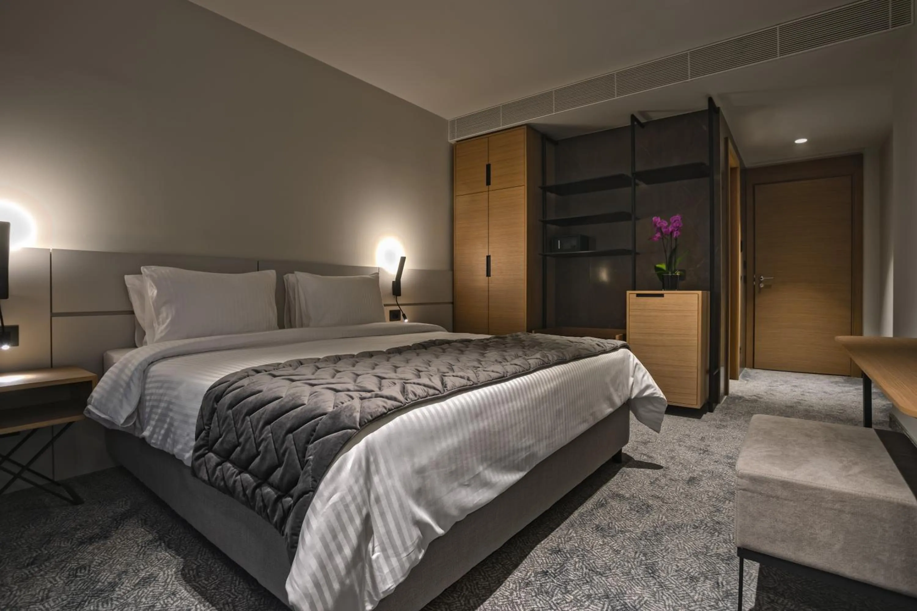 Bedroom, Bed in Hotel Mona Plaza