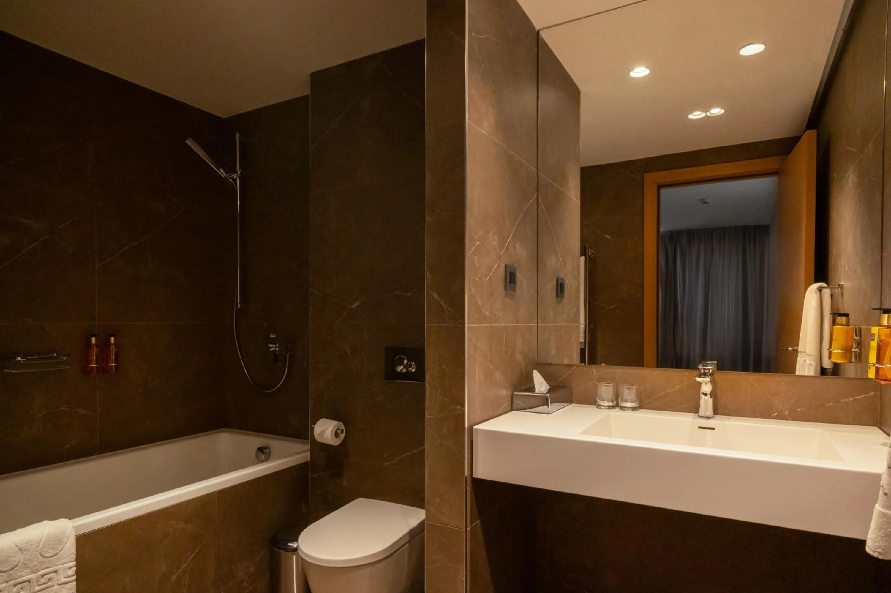 Bathroom in Hotel Mona Plaza