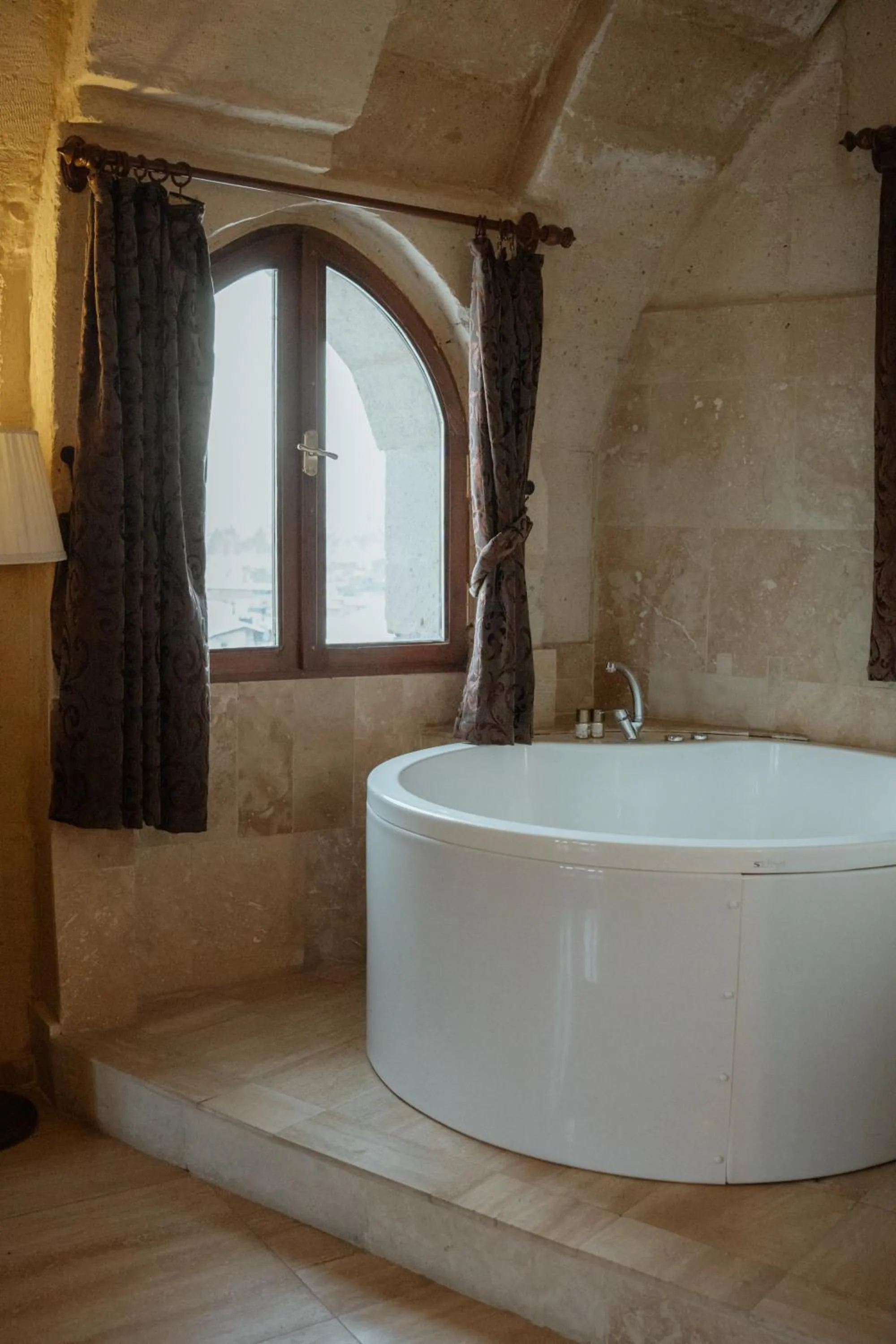 Hot Tub in Kismet Cave Mansion