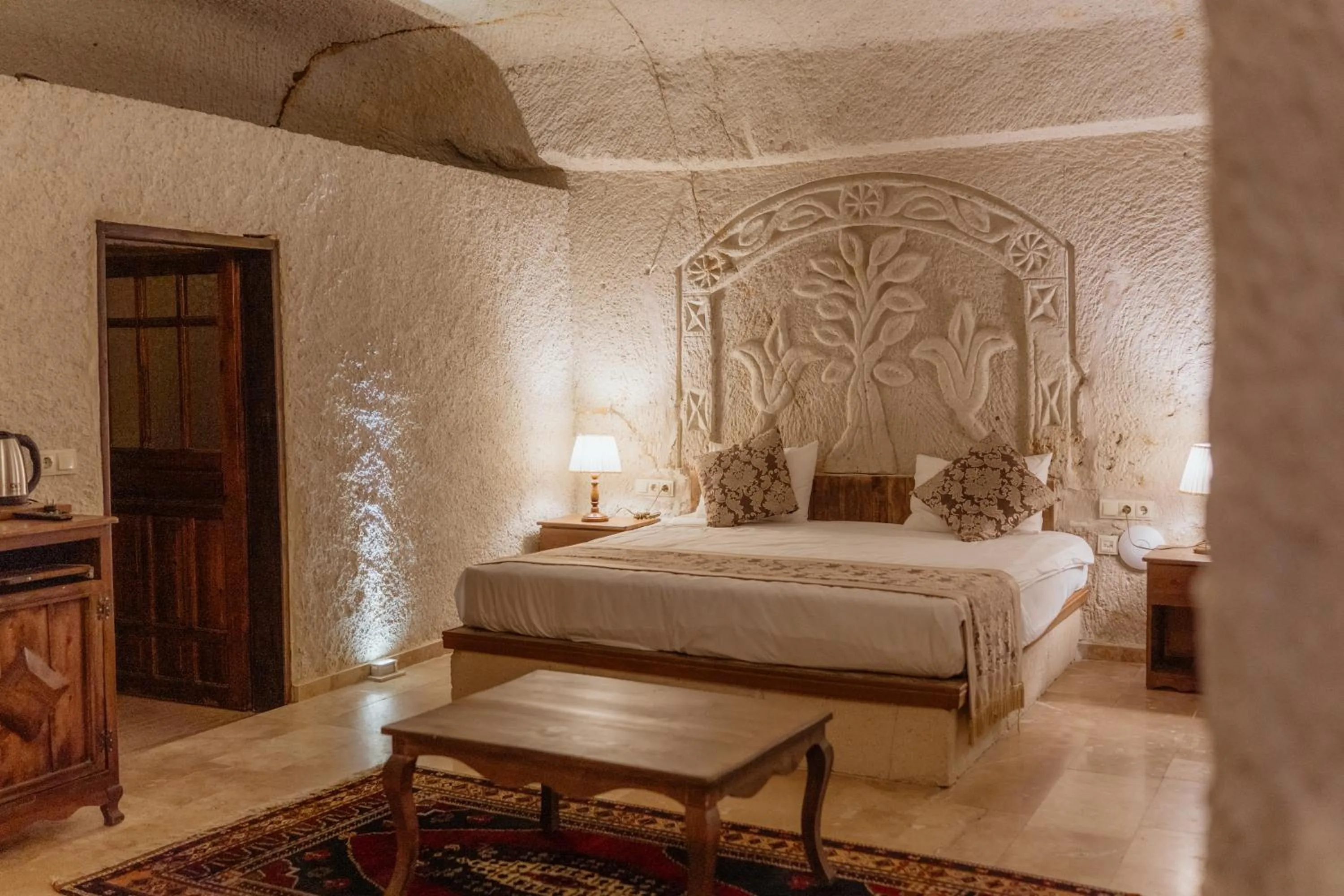 Bed in Kismet Cave Mansion
