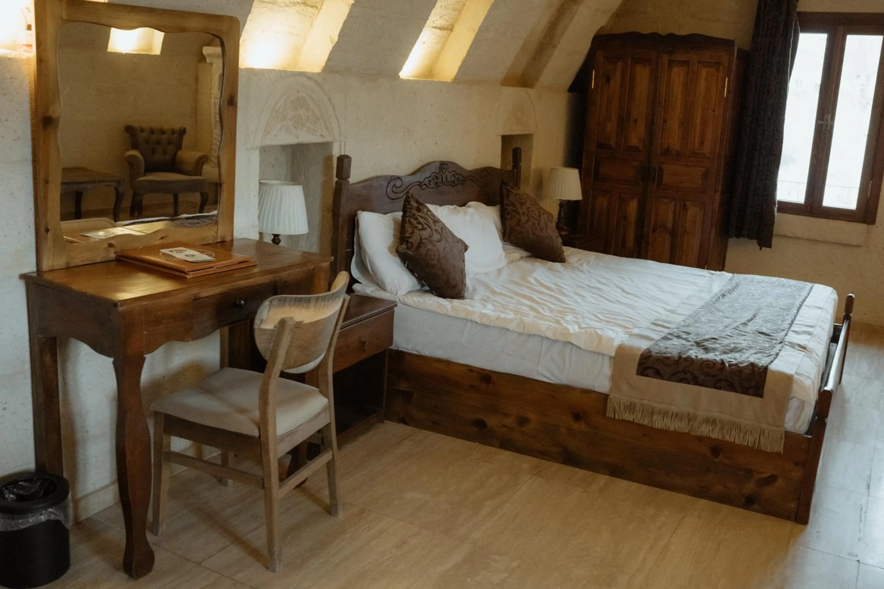 Bed in Kismet Cave Mansion