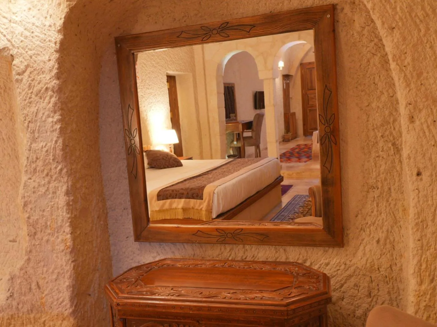 Decorative detail, Bed in Kismet Cave Mansion