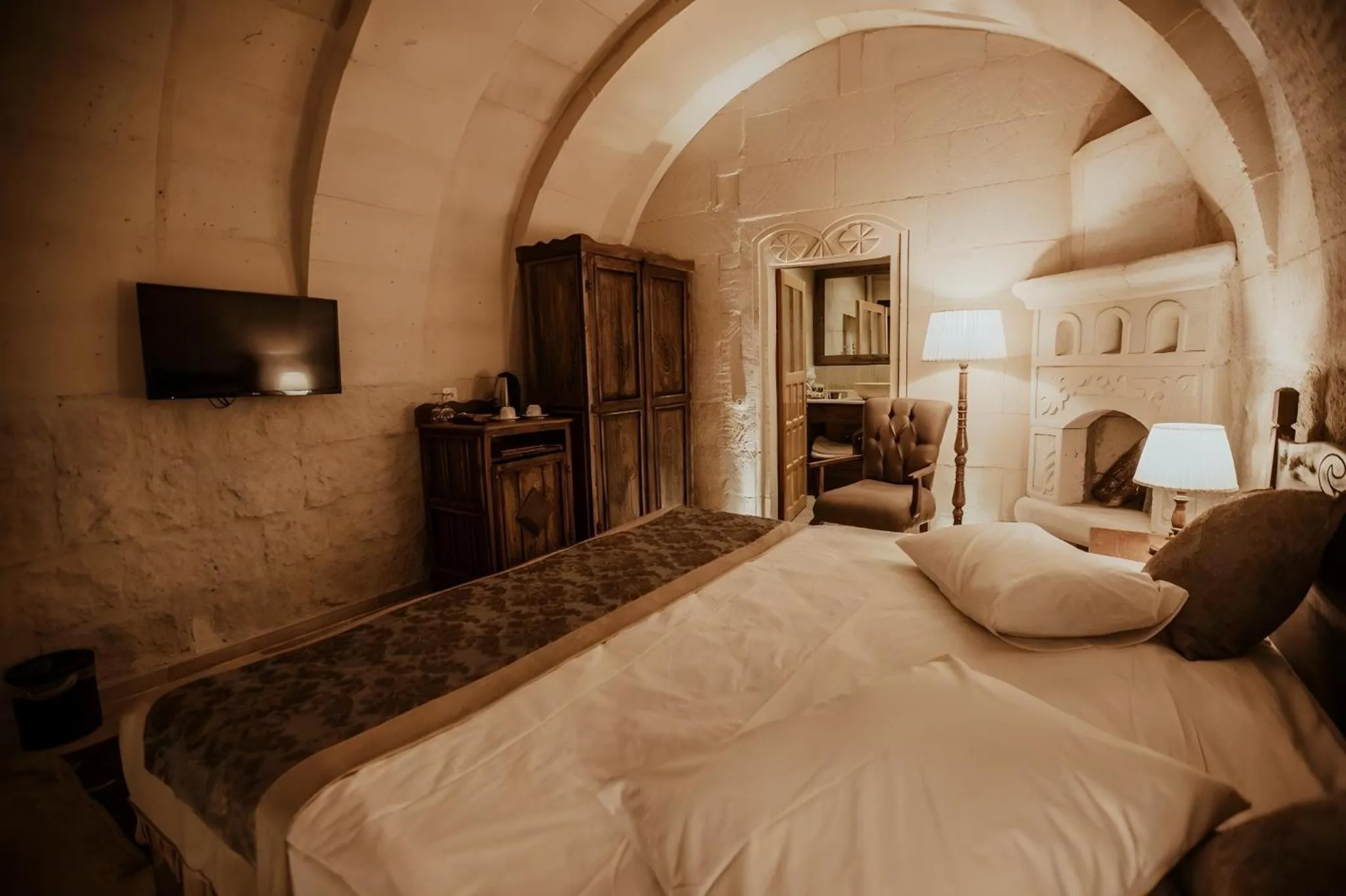 Bed in Kismet Cave Mansion