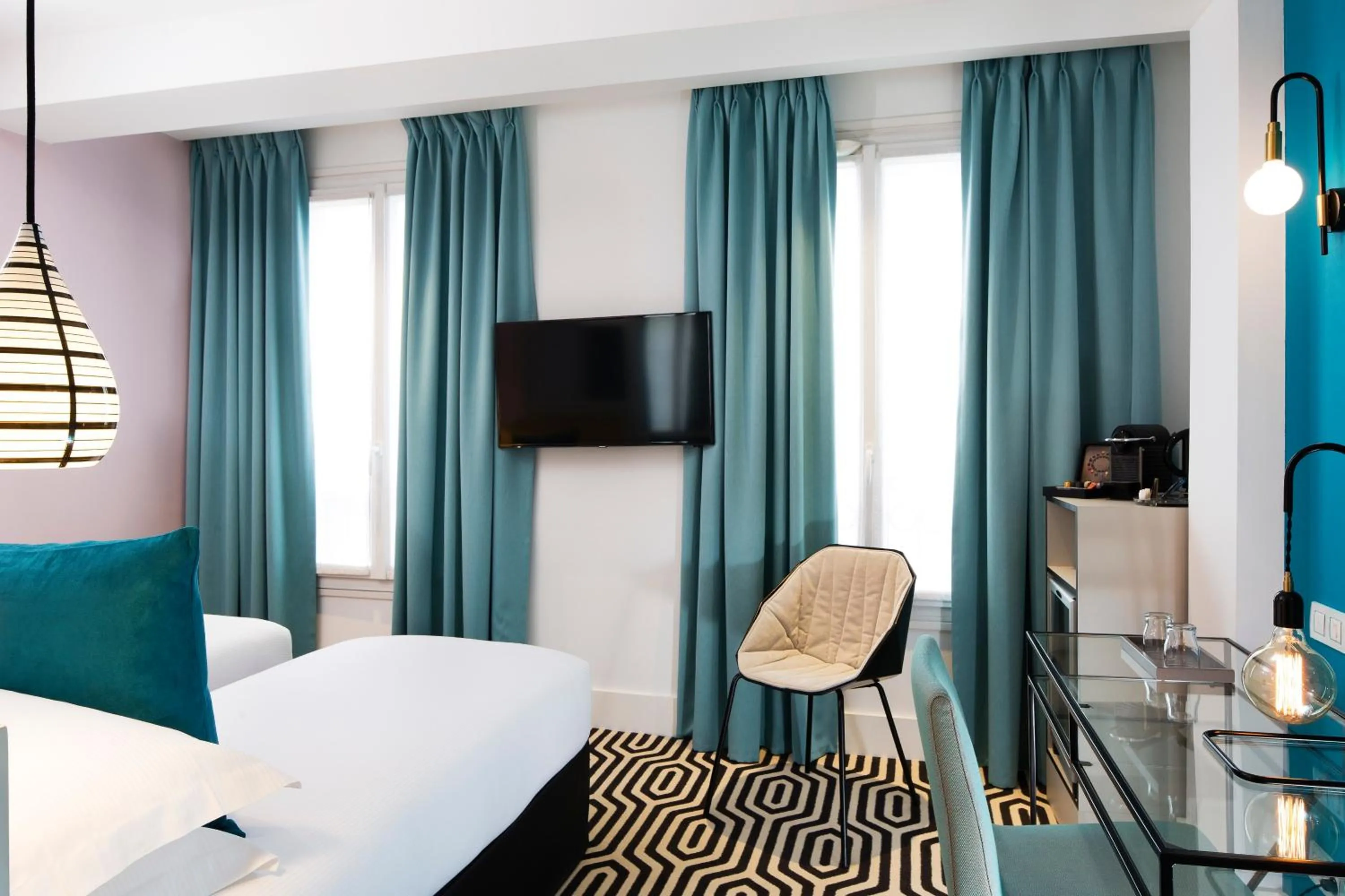 Photo of the whole room, Bed in Hotel Haussmann Saint Augustin