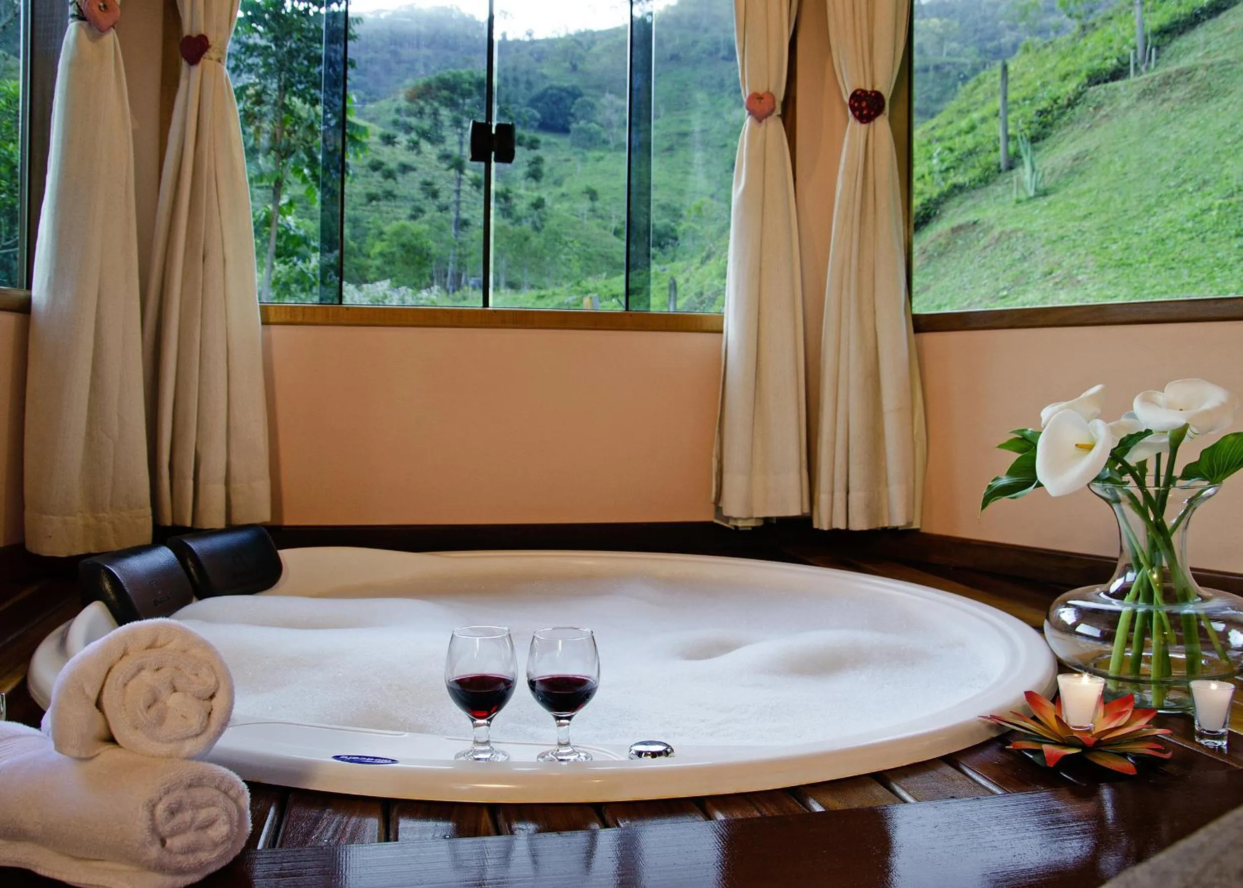 Hot Tub in Pousada da Gruta