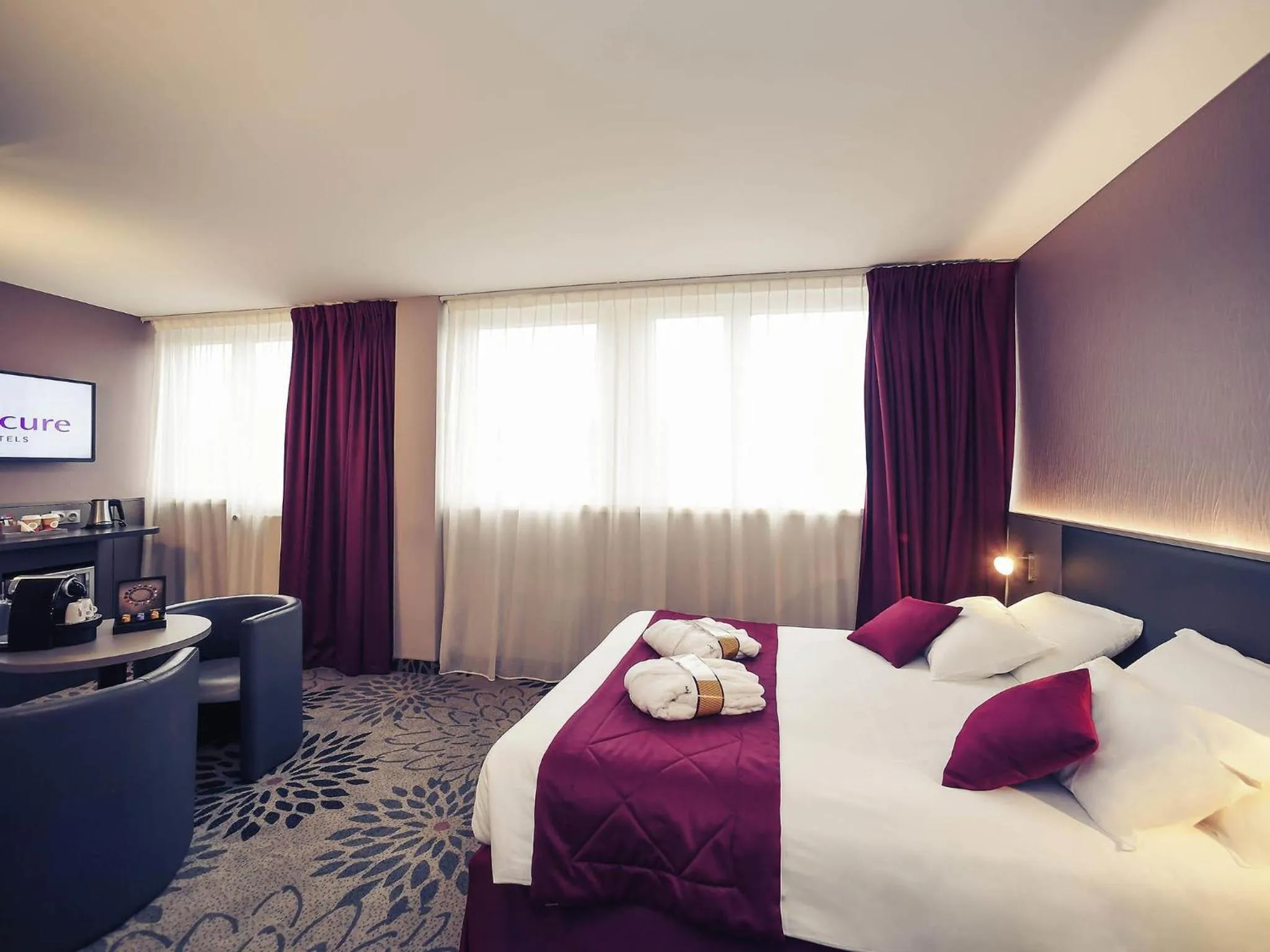 Bedroom, Bed in Mercure Saint Lô Centre