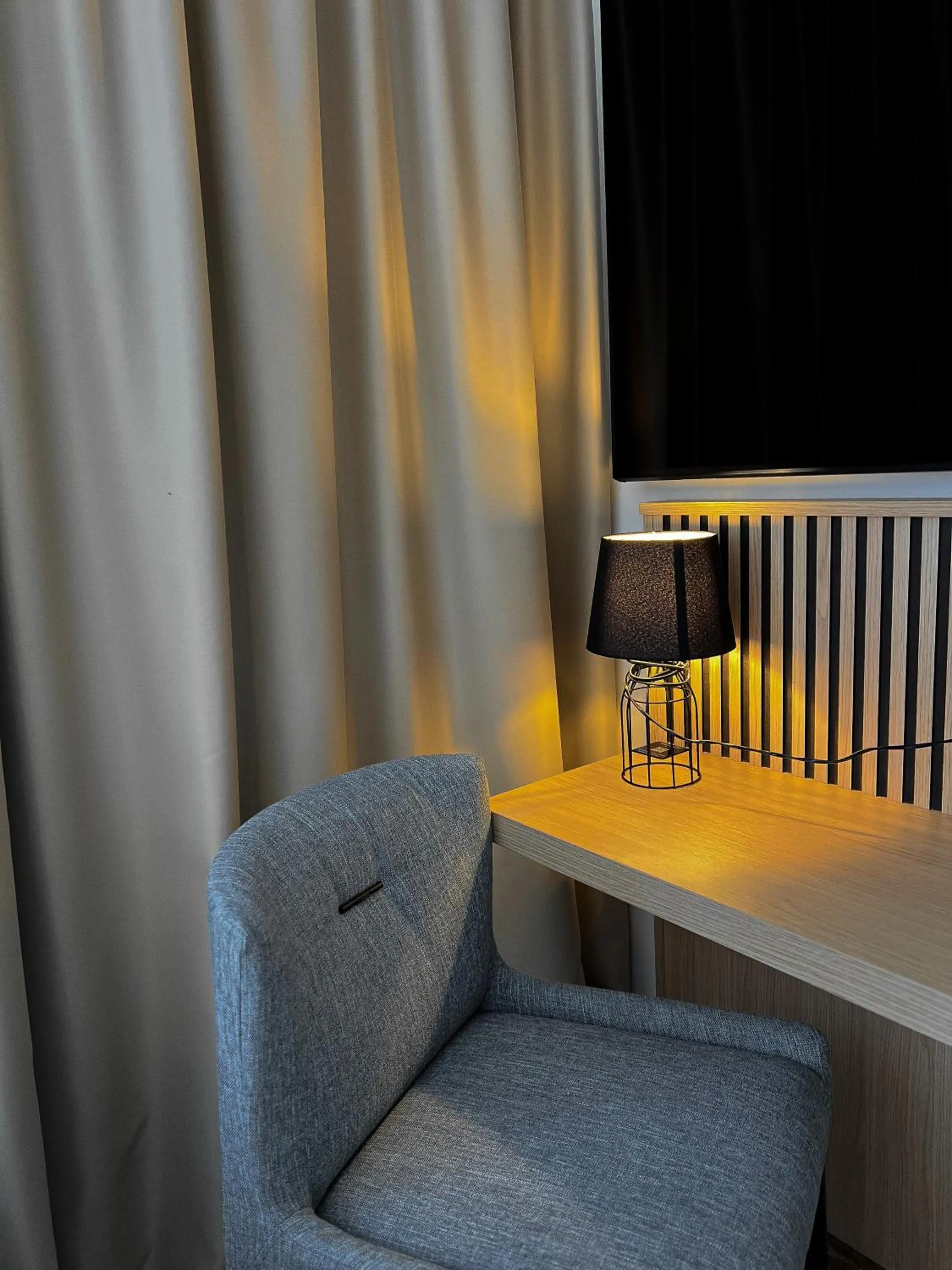 TV and multimedia in Mercure Saint Lô Centre