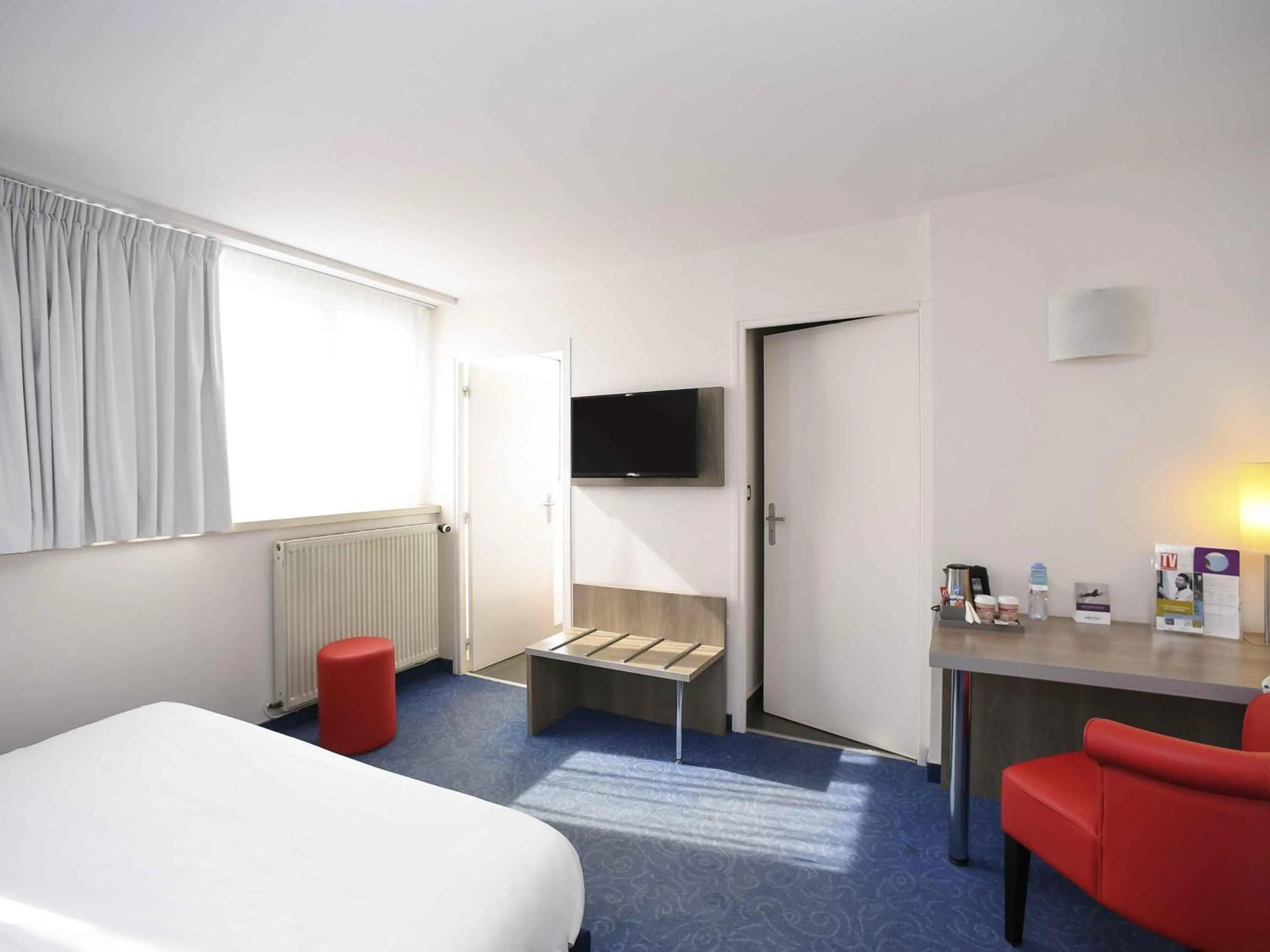 Bedroom, Bed in Mercure Saint Lô Centre