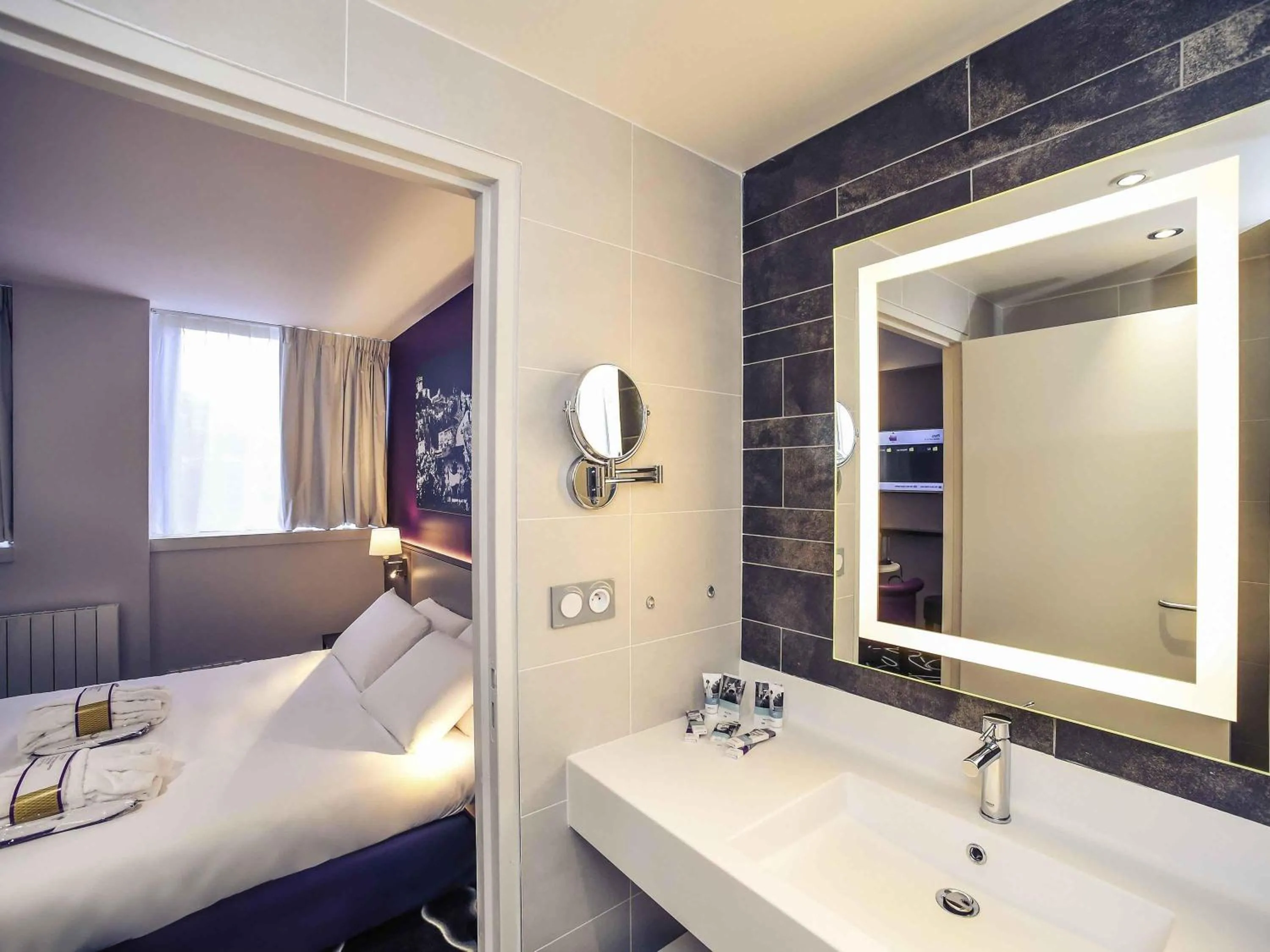 Bedroom, Bed in Mercure Saint Lô Centre