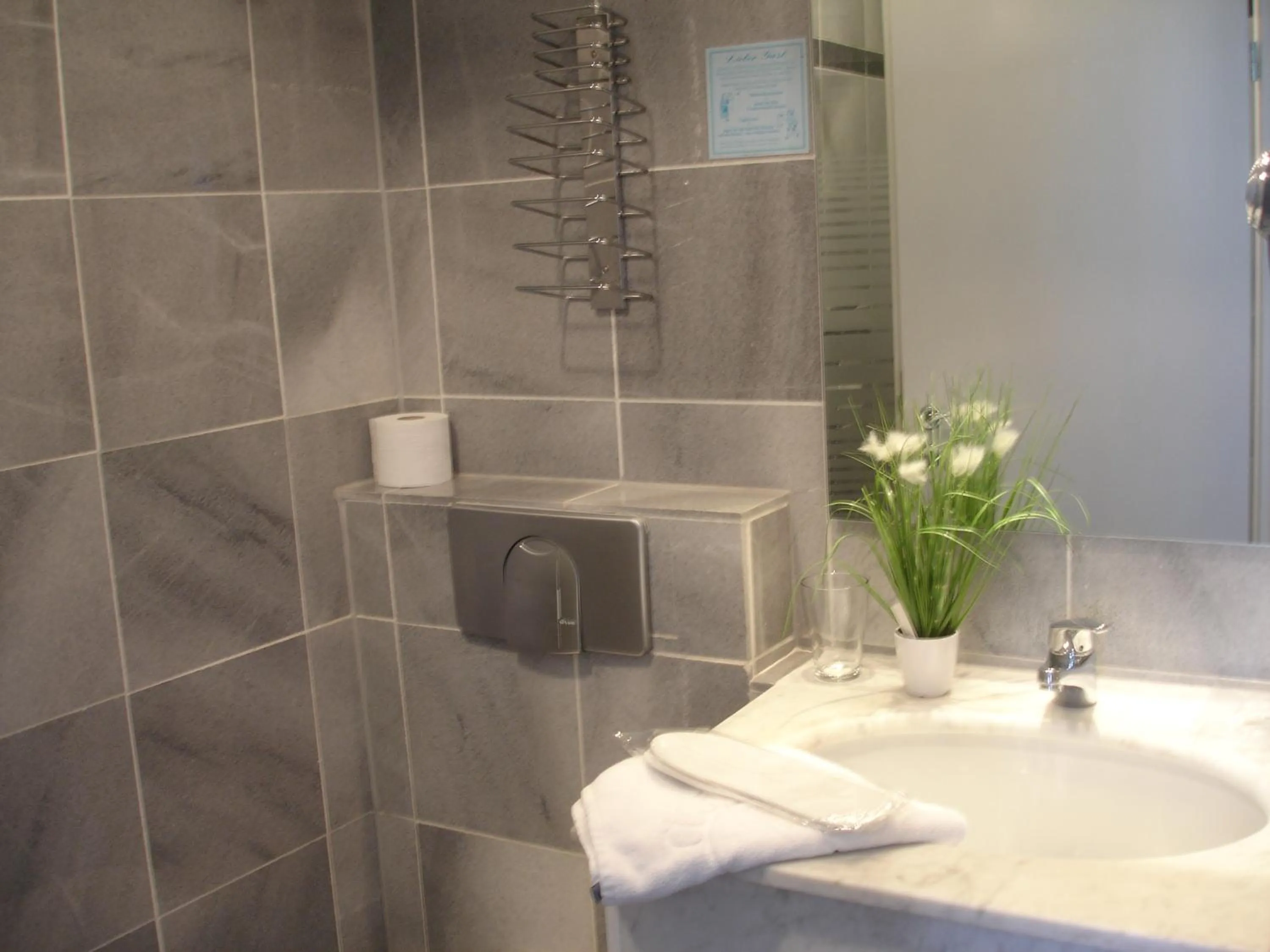 Bathroom in City-Pension-Dortmund