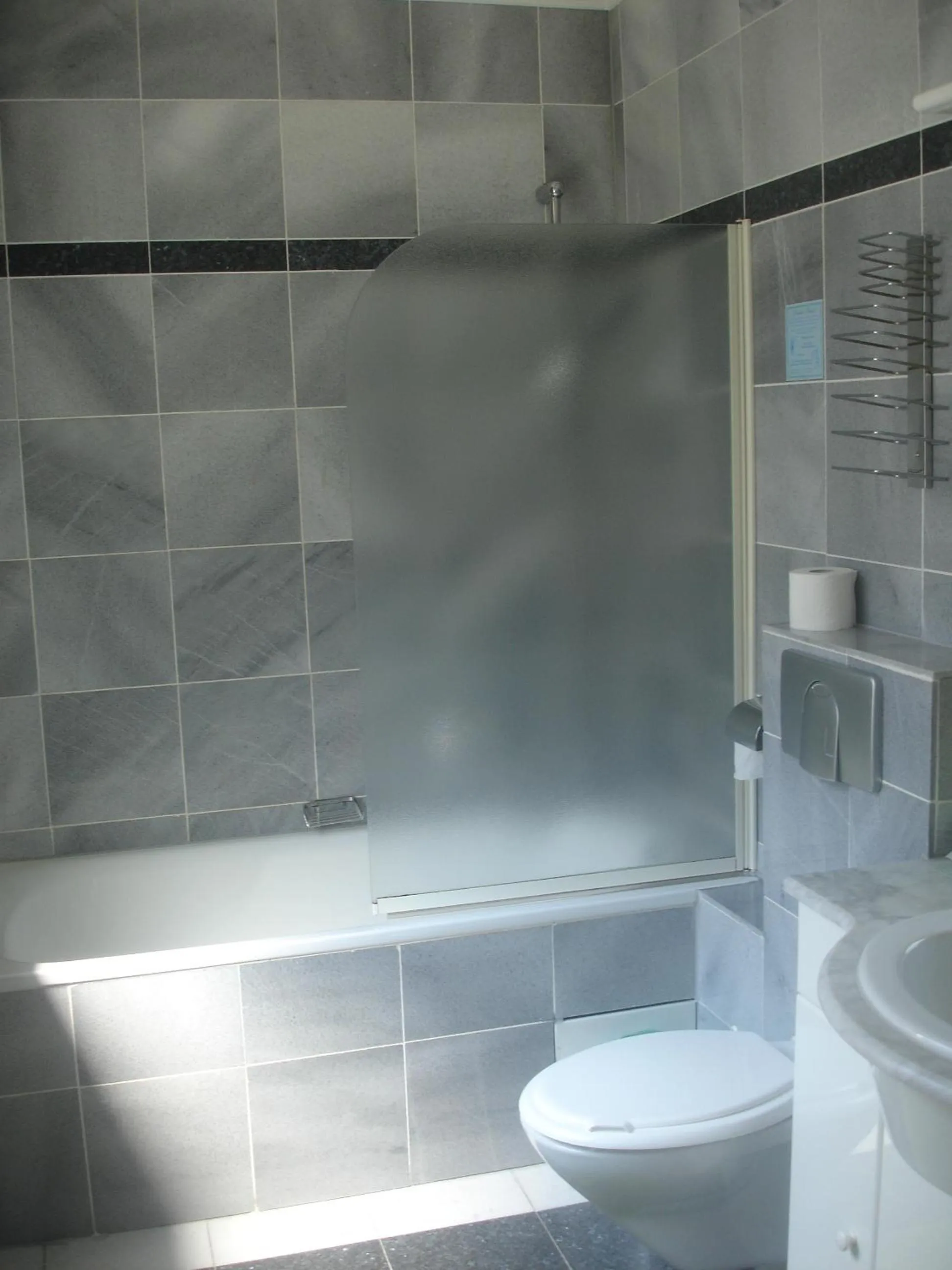 Bathroom in City-Pension-Dortmund