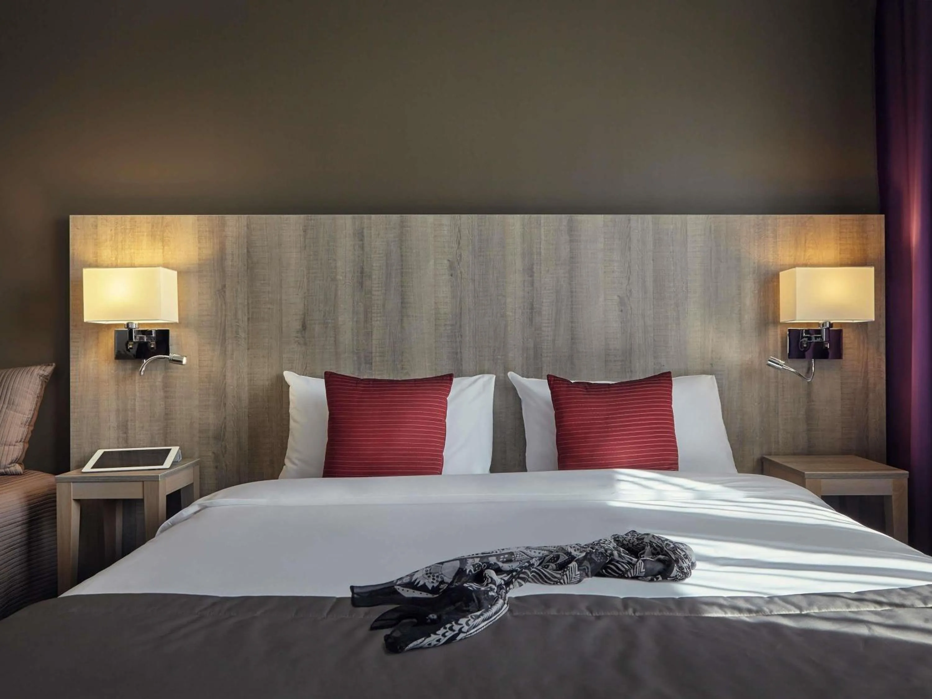 Bedroom, Bed in Mercure Versailles Paris Ouest