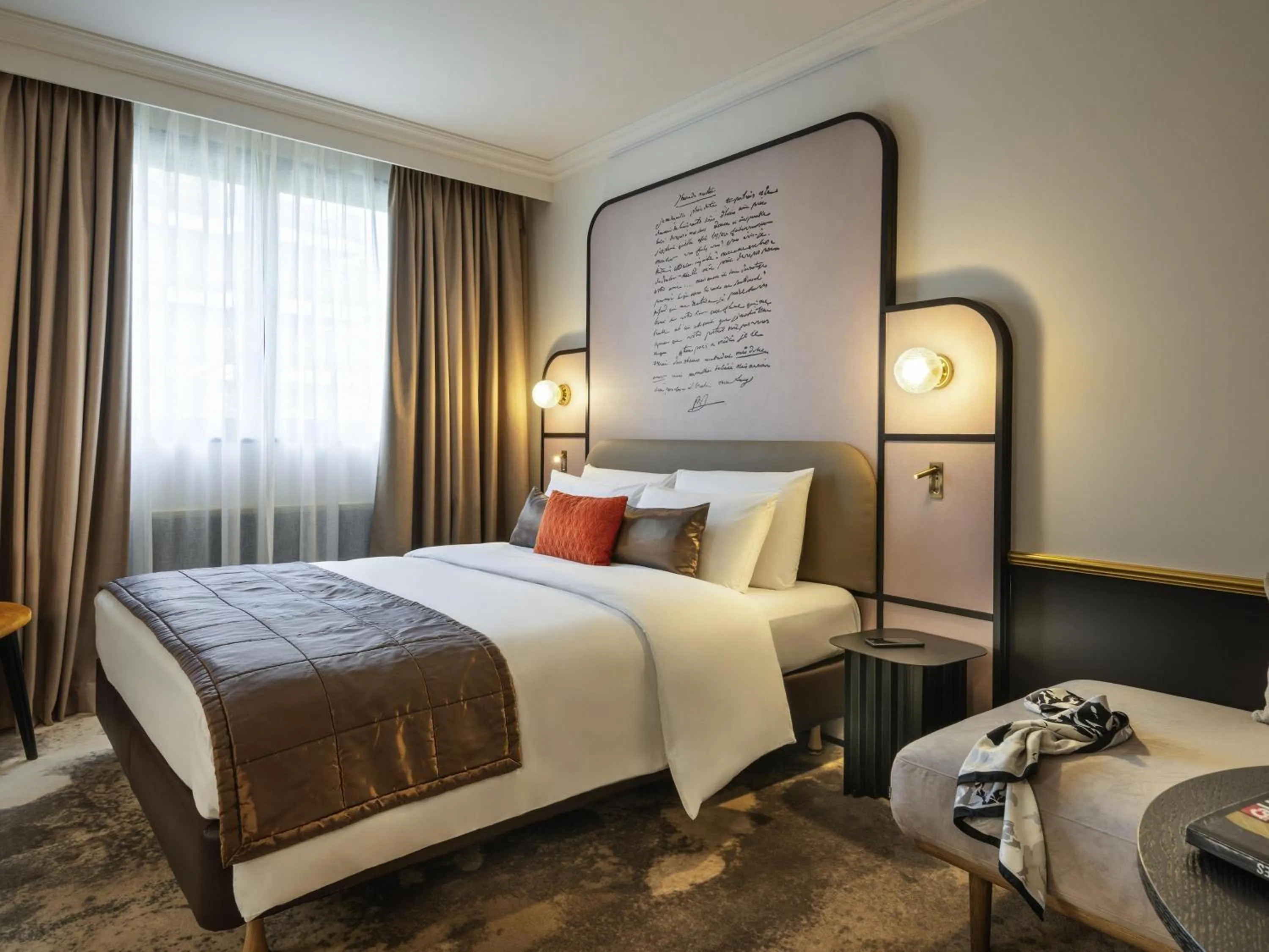 Bedroom, Bed in Mercure Versailles Paris Ouest