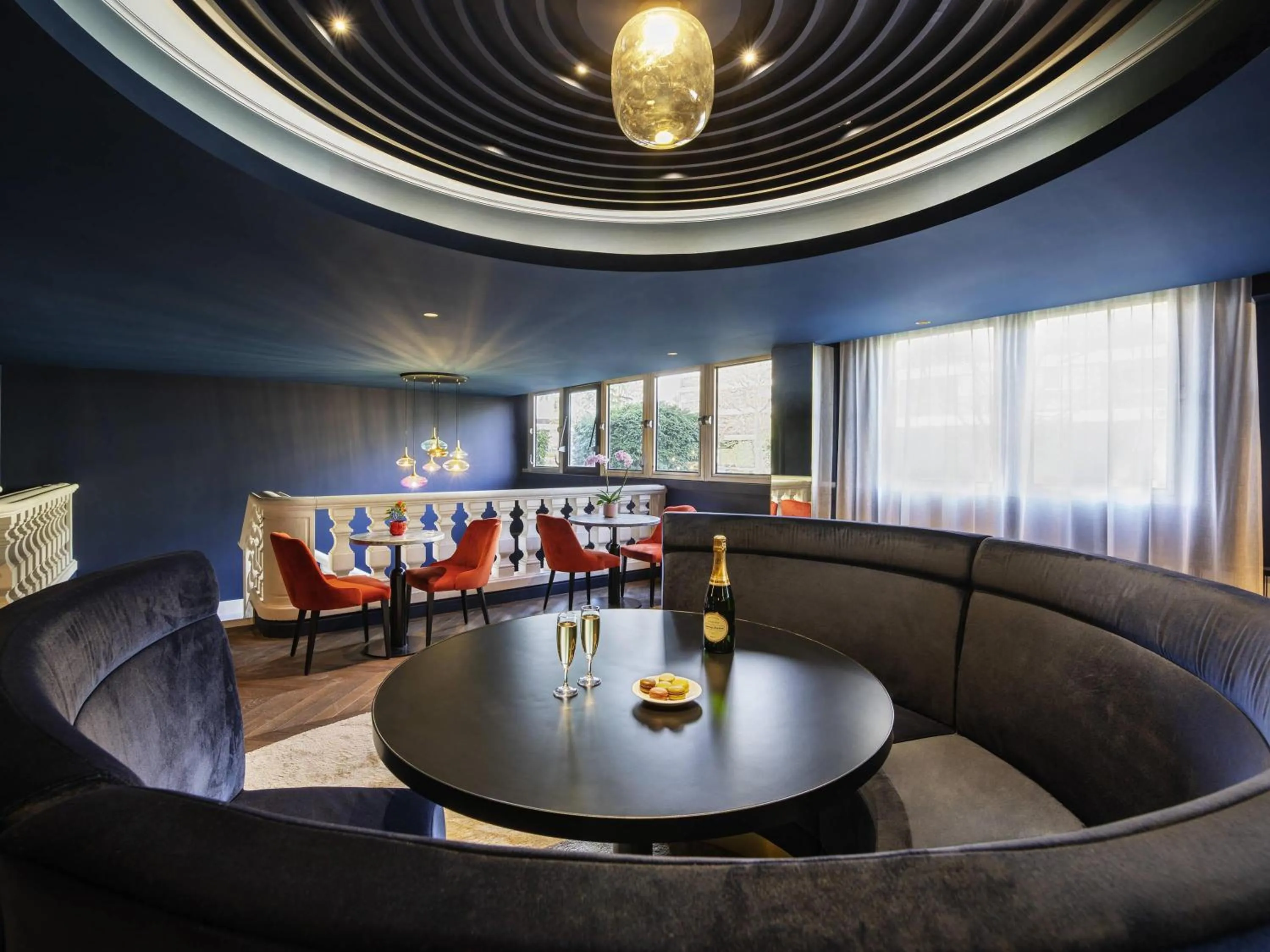 Lounge or bar in Mercure Versailles Paris Ouest