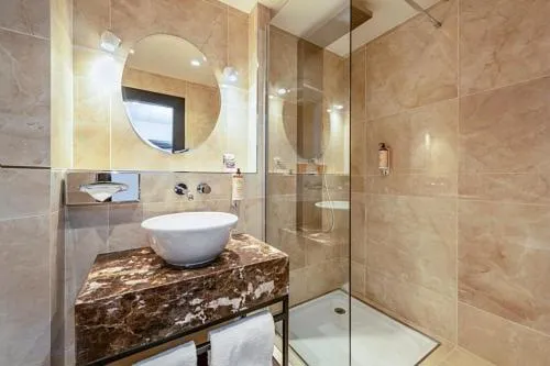 Shower in Mercure Versailles Paris Ouest