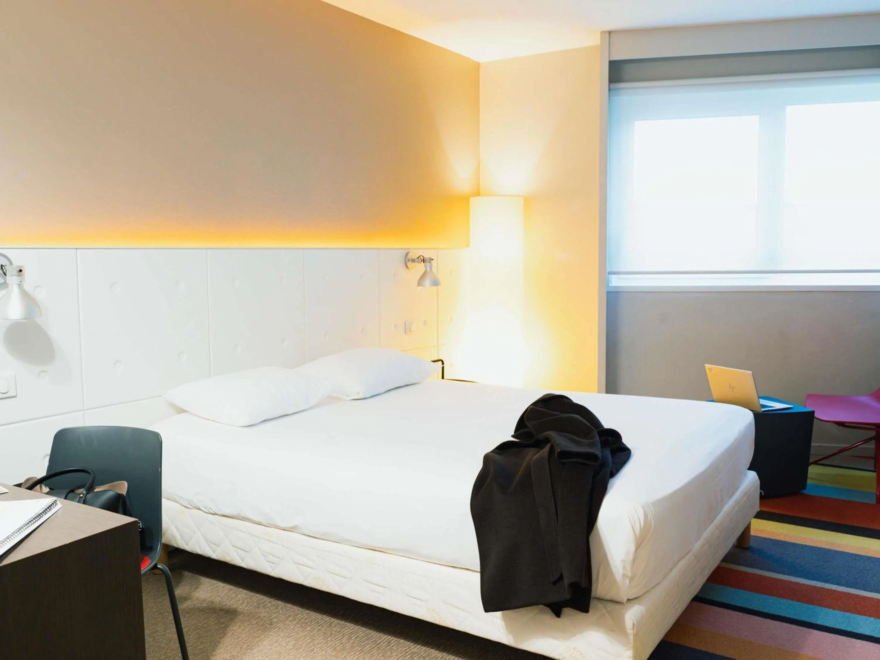 Bedroom, Bed in ibis Styles Lyon Sud Vienne