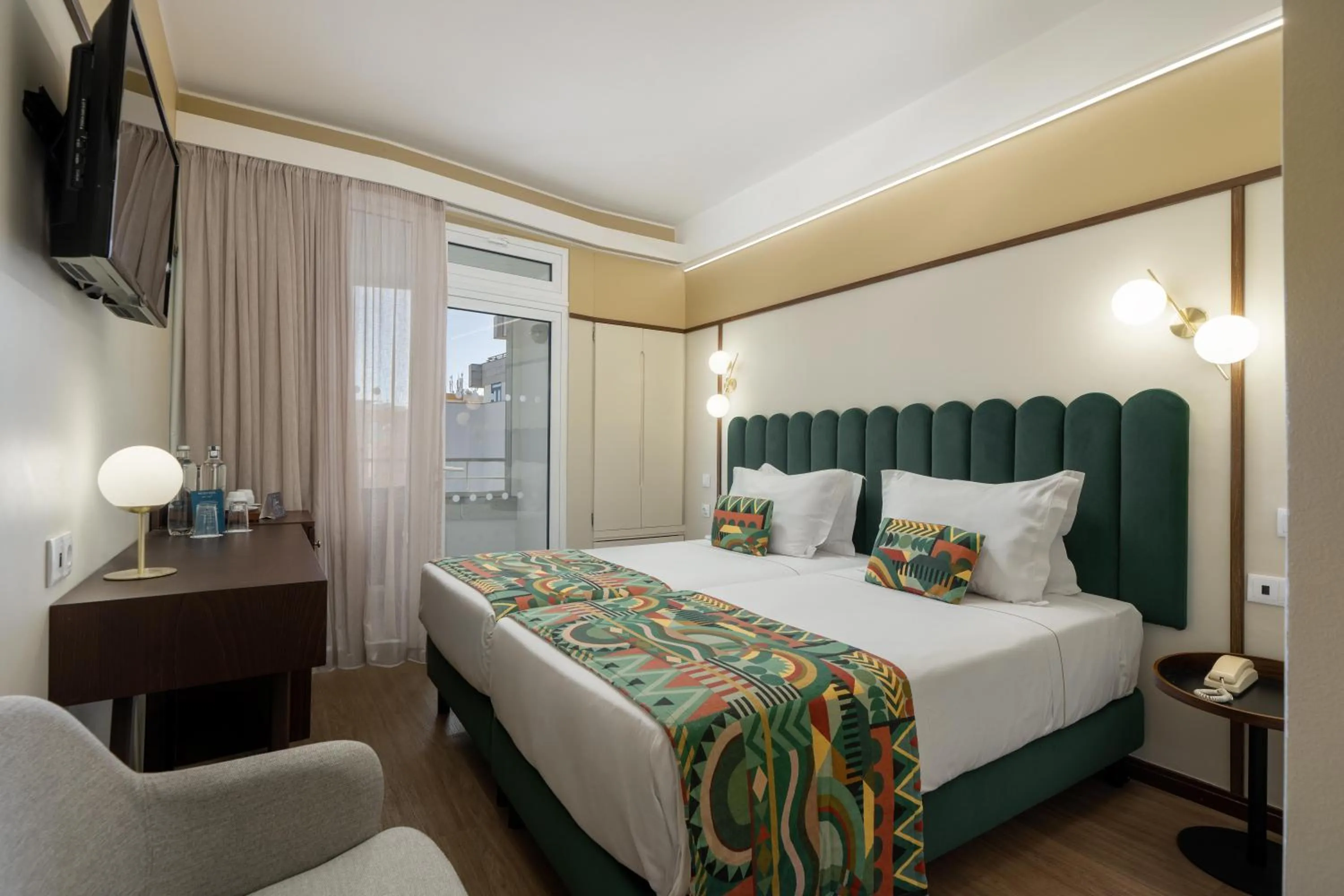 Photo of the whole room, Bed in Hotel Madeira