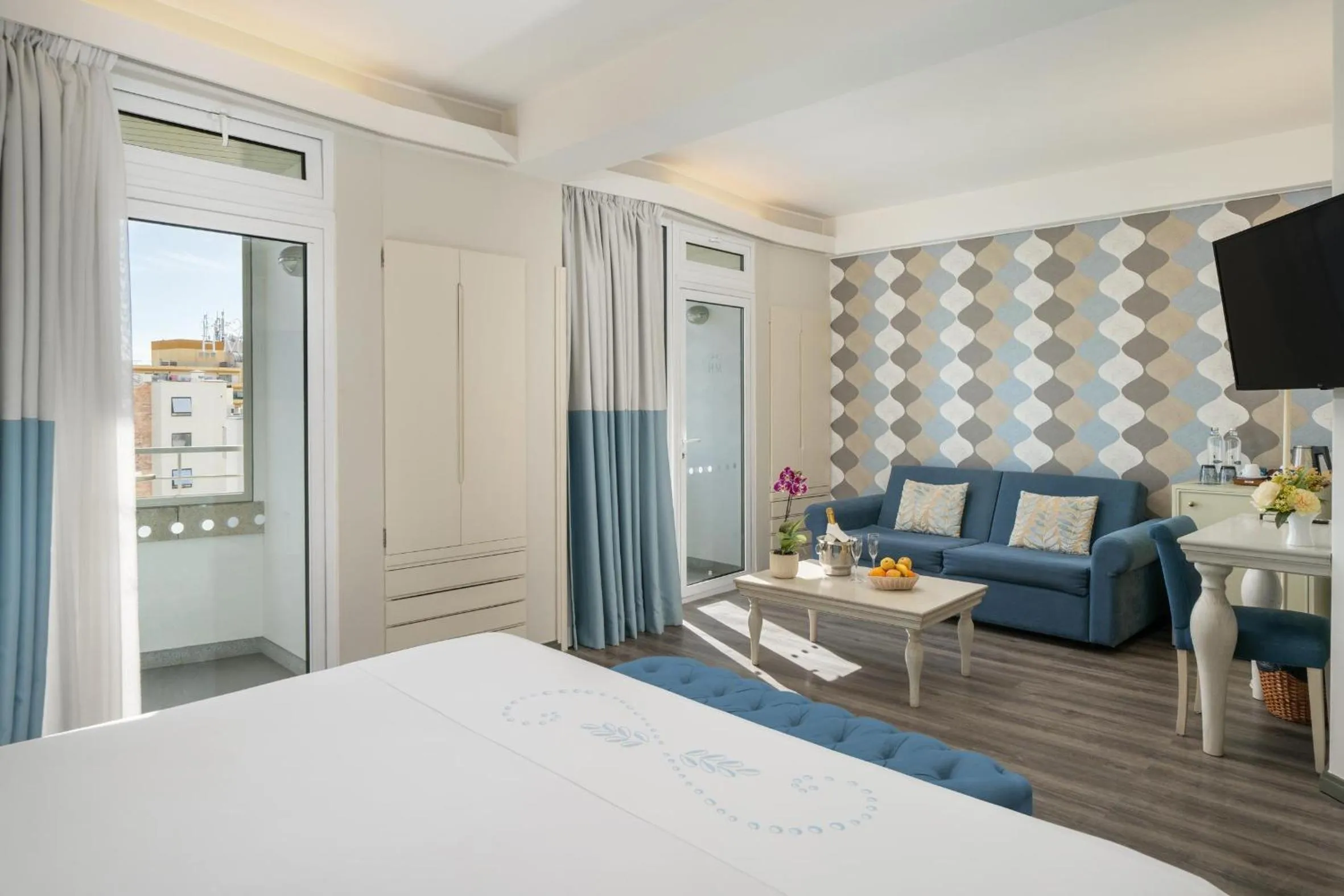 Photo of the whole room, Bed in Hotel Madeira