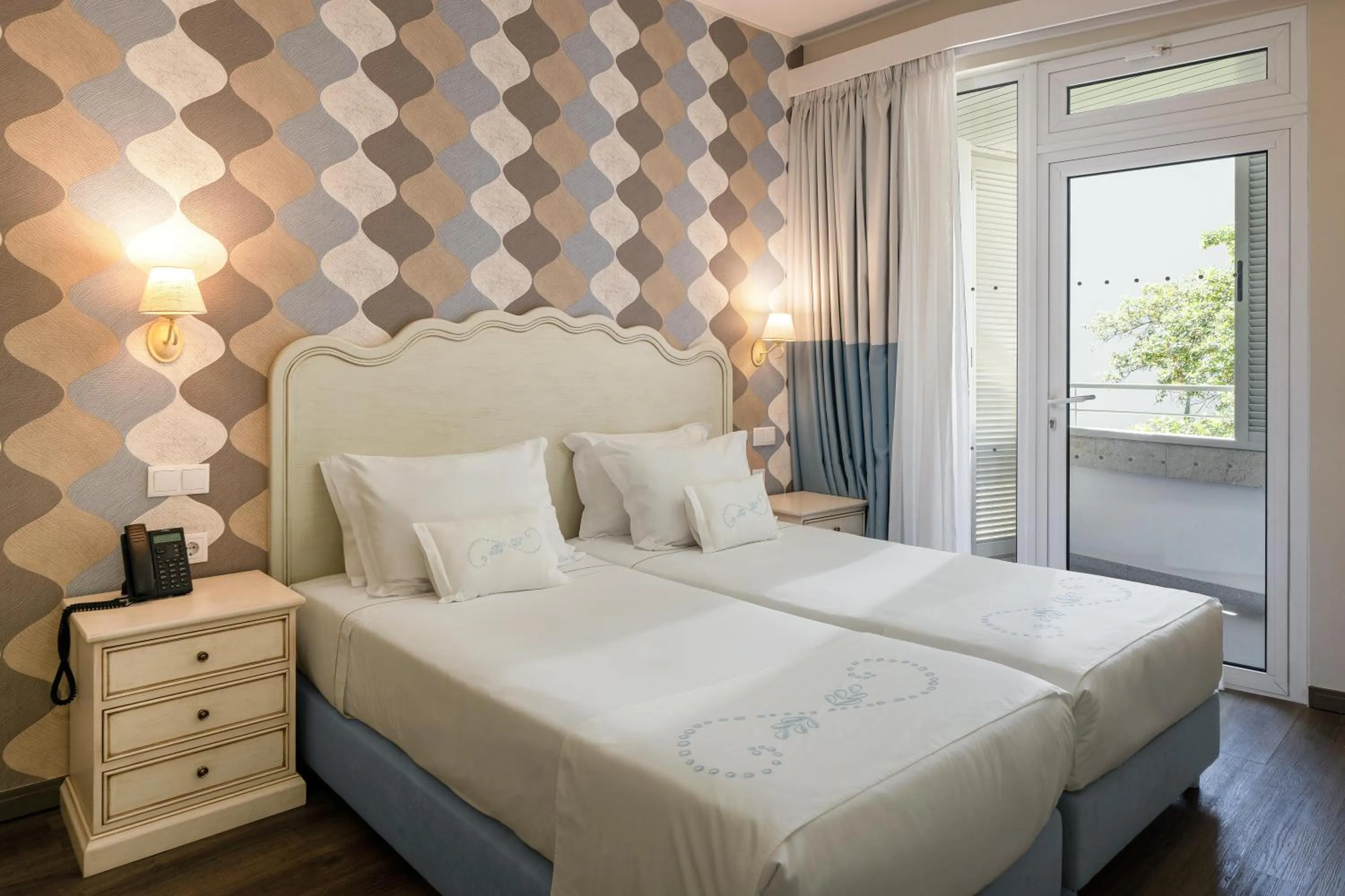 Photo of the whole room, Bed in Hotel Madeira