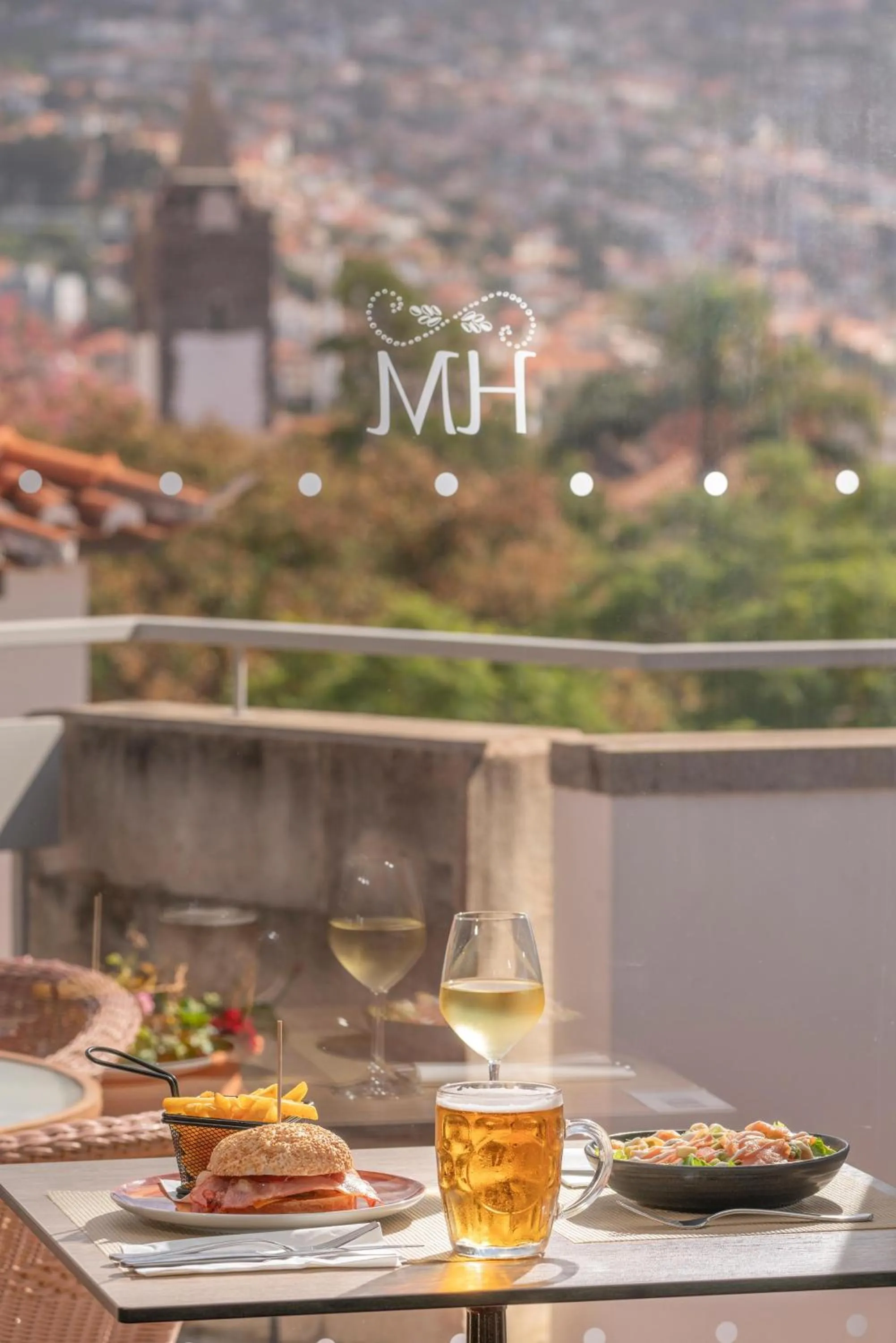 Lounge or bar in Hotel Madeira