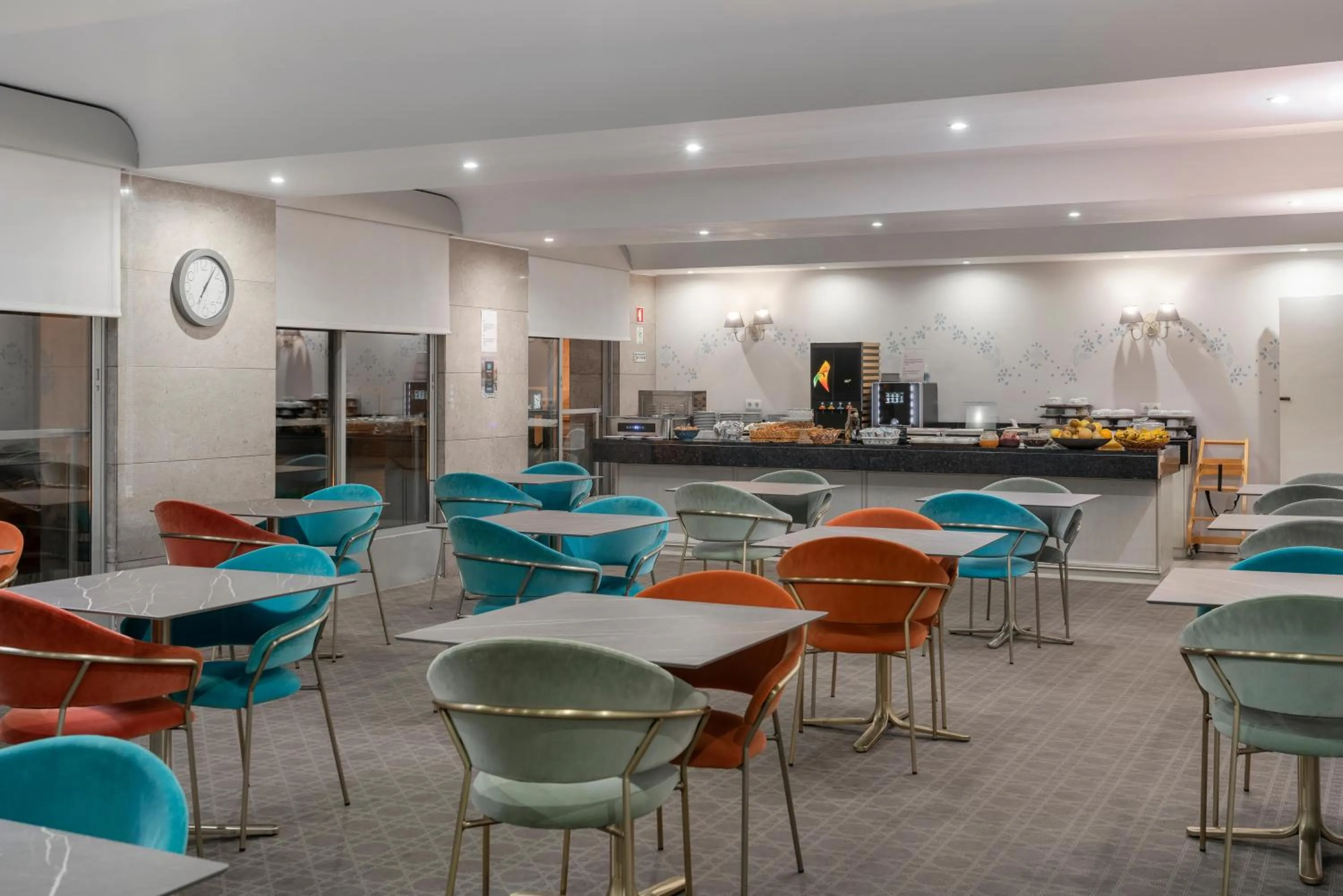 Restaurant/places to eat in Hotel Madeira