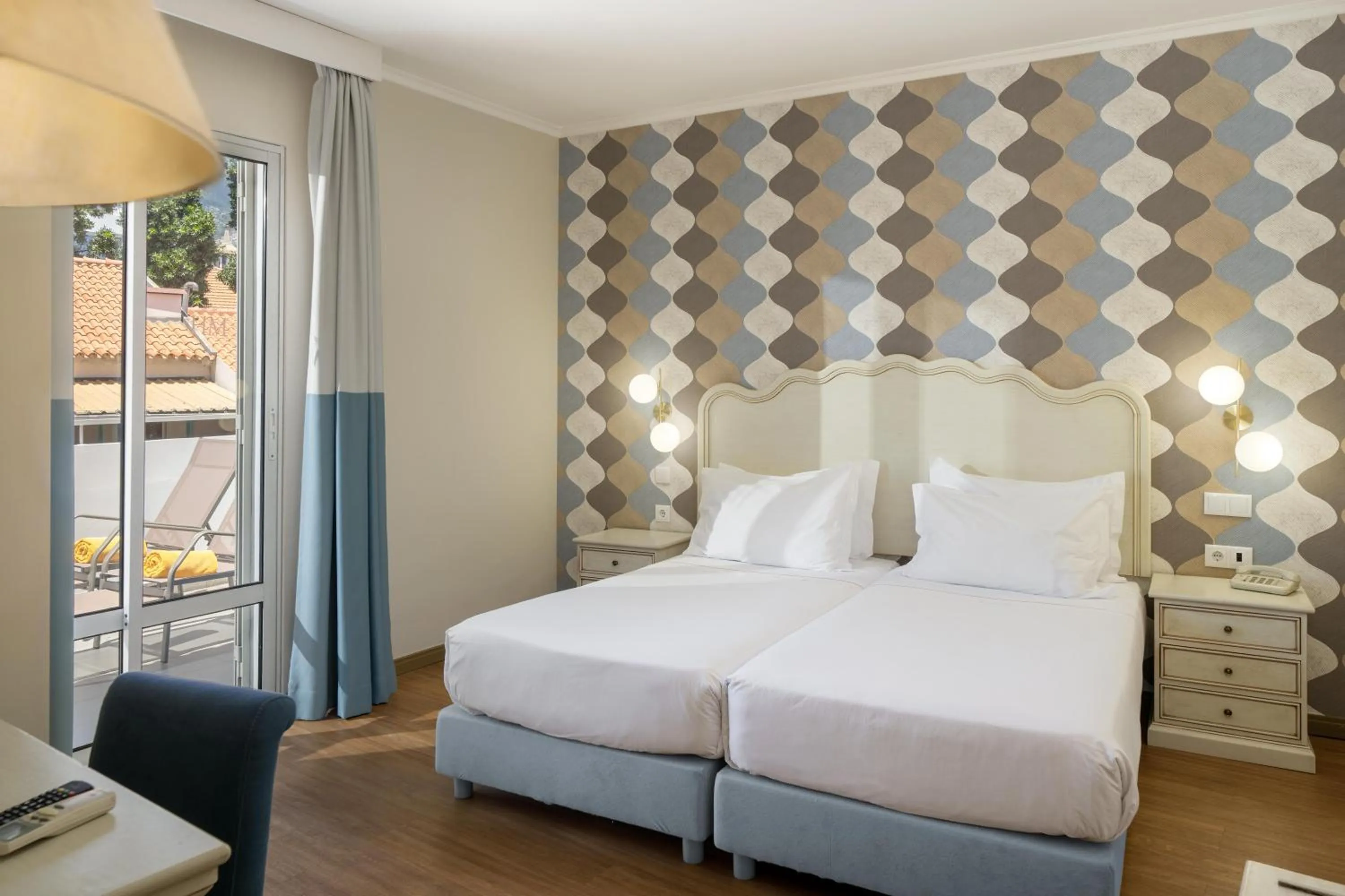 Photo of the whole room, Bed in Hotel Madeira