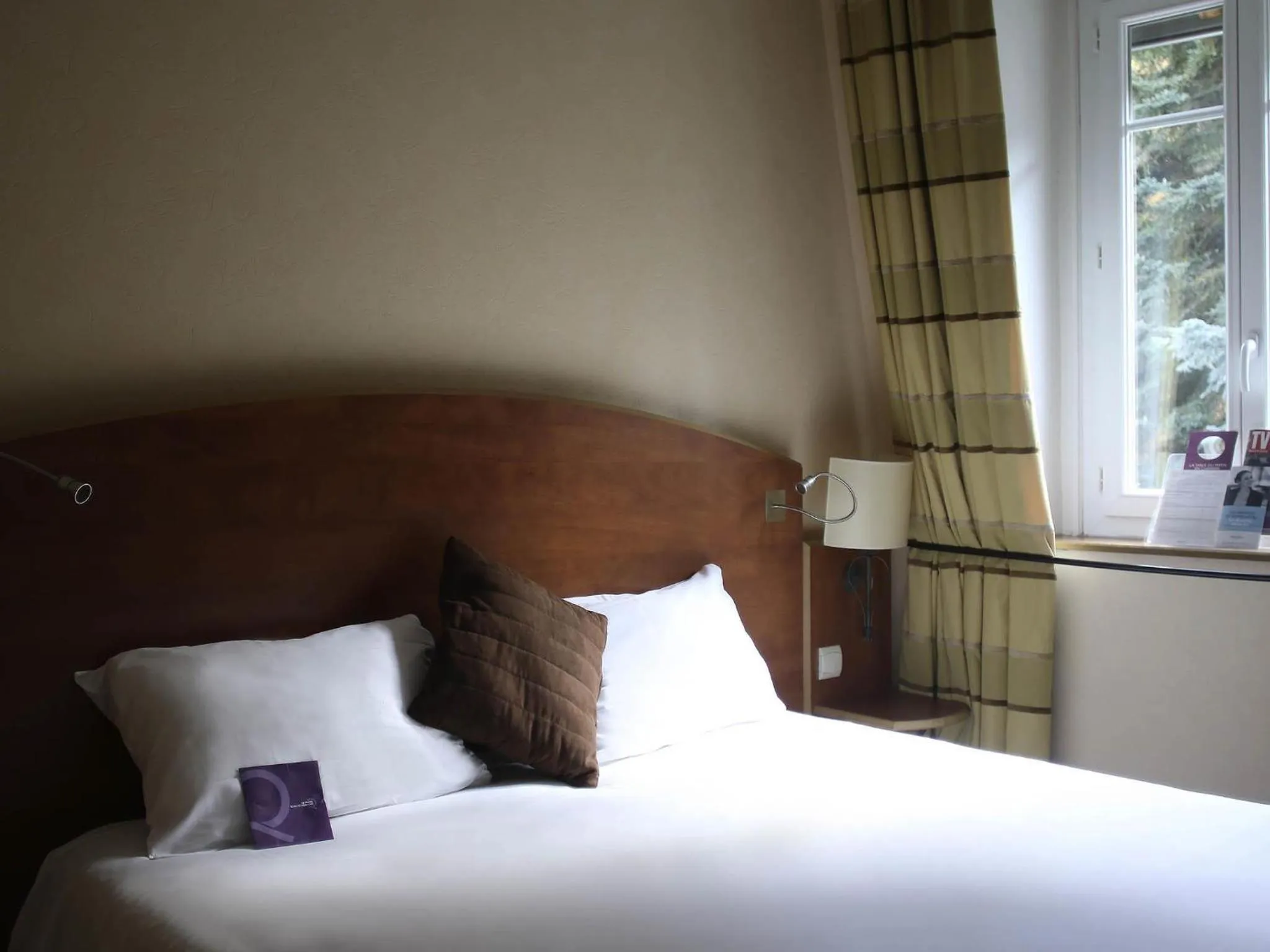 Bedroom, Bed in Hôtel Mercure Saint-Nectaire Spa & Bien-être