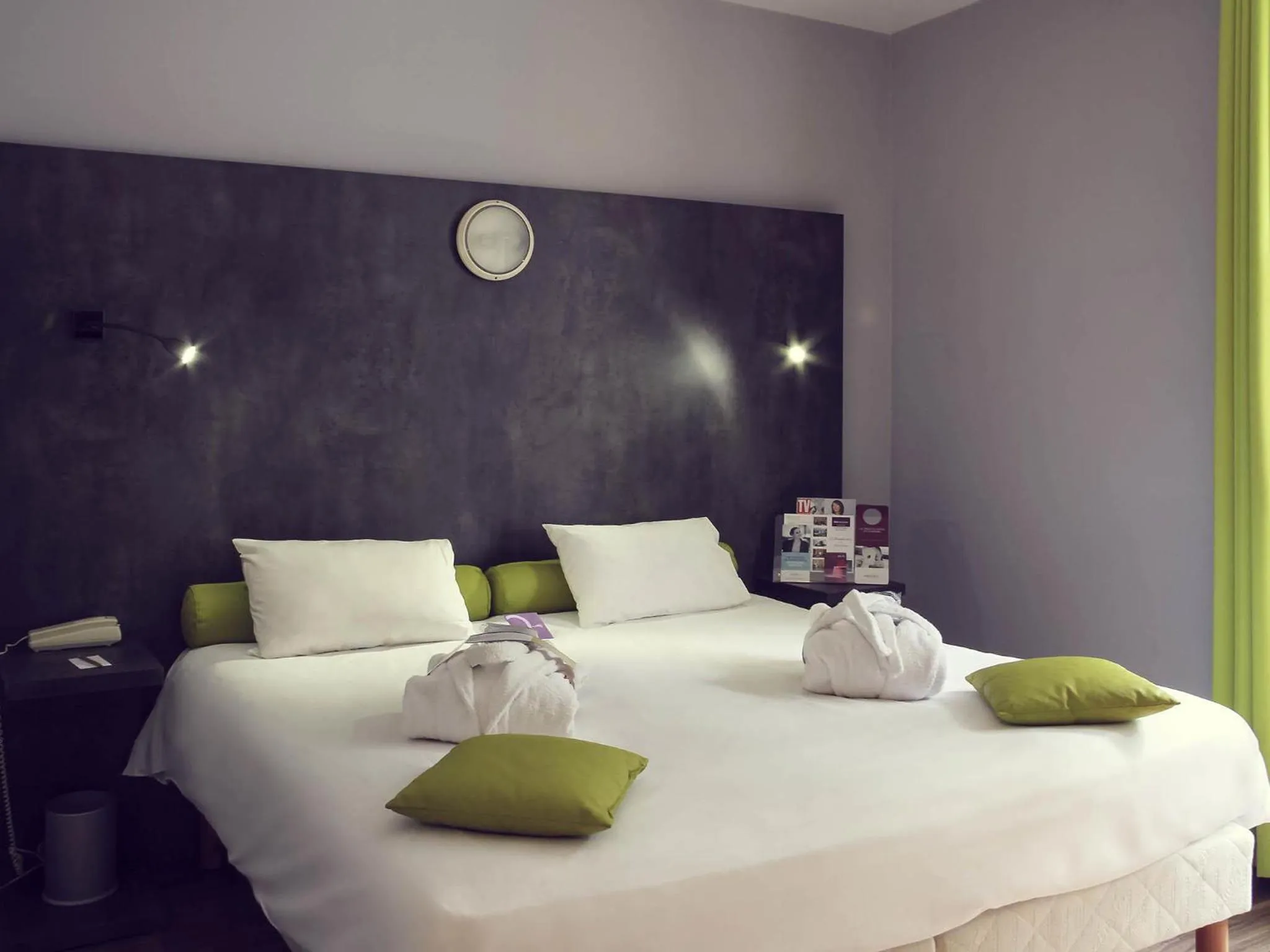 Bedroom, Bed in Hôtel Mercure Saint-Nectaire Spa & Bien-être