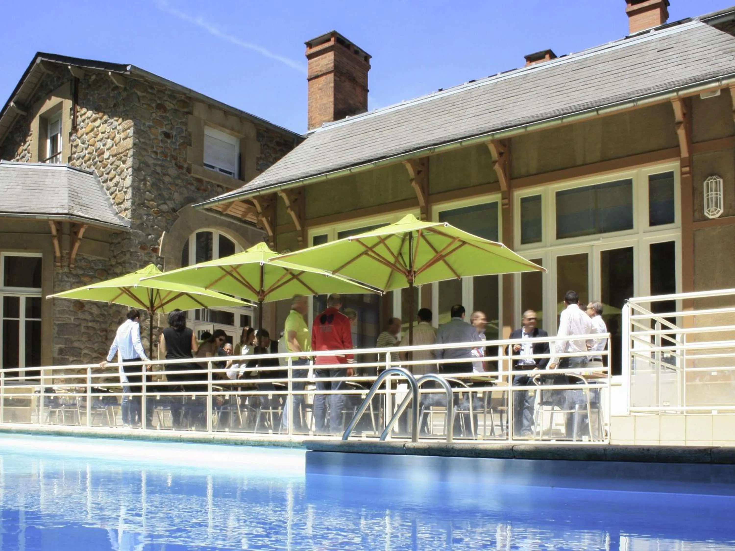 Property building in Hôtel Mercure Saint-Nectaire Spa & Bien-être