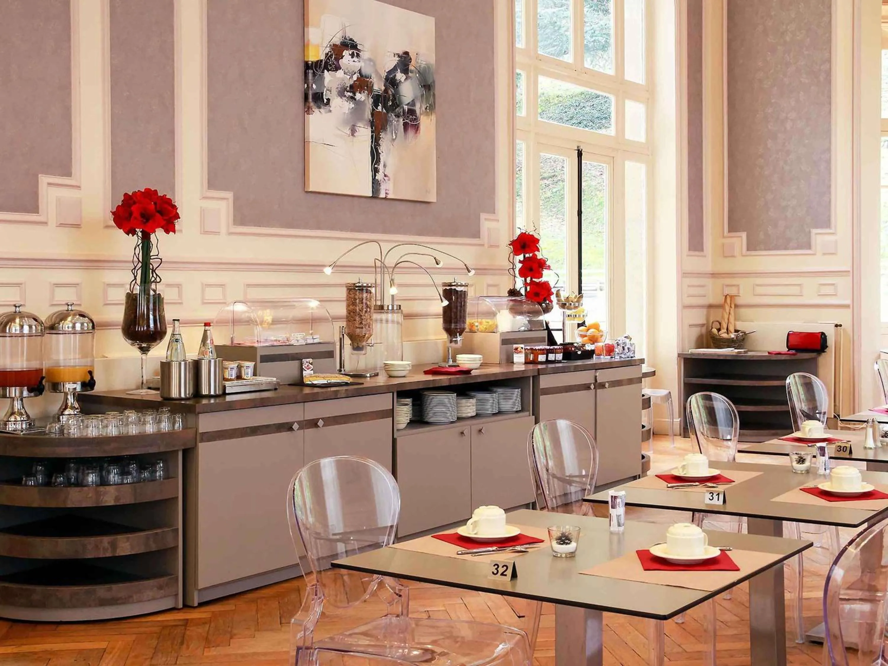 Property building in Hôtel Mercure Saint-Nectaire Spa & Bien-être