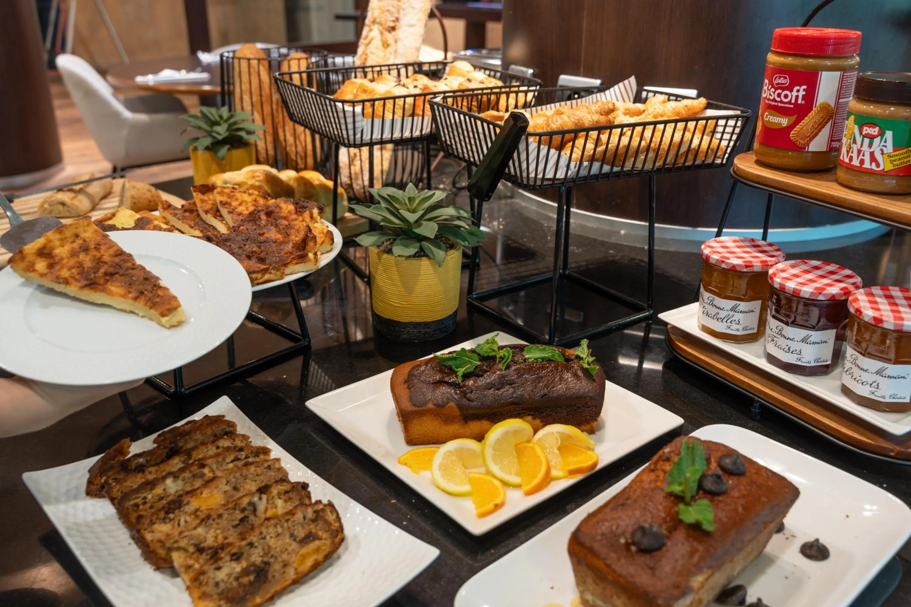 Breakfast in Mercure Besancon Parc Micaud - Hotel & Bar