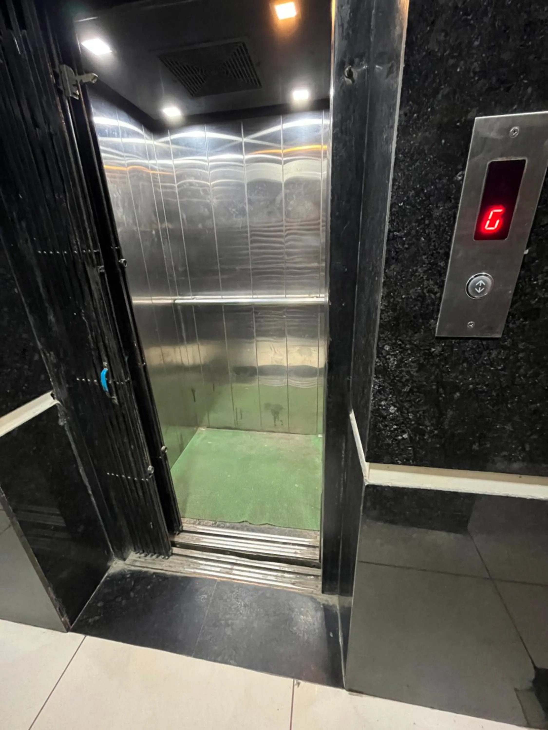 Area and facilities in Hotel Mani International