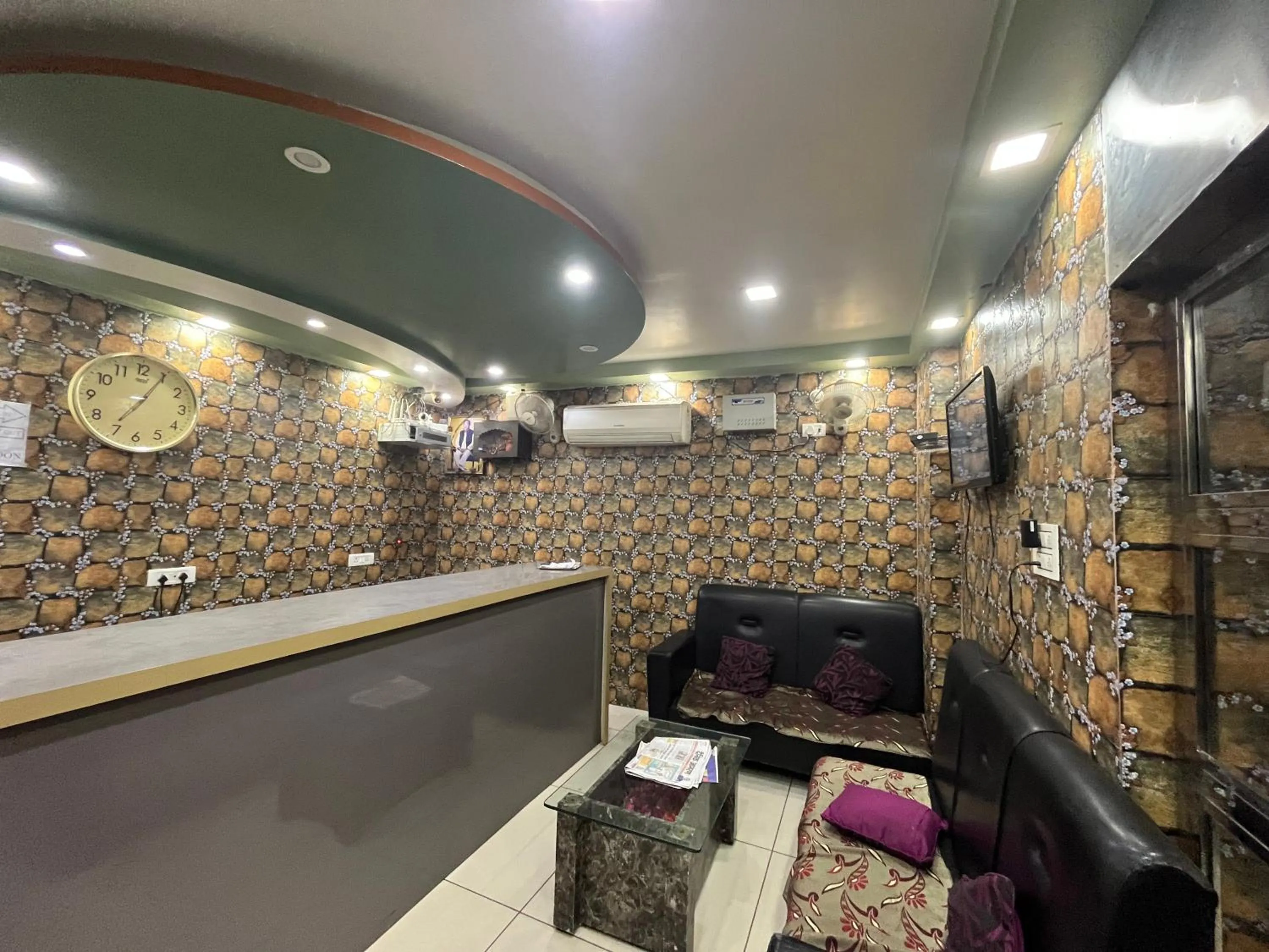 Hotel Mani International