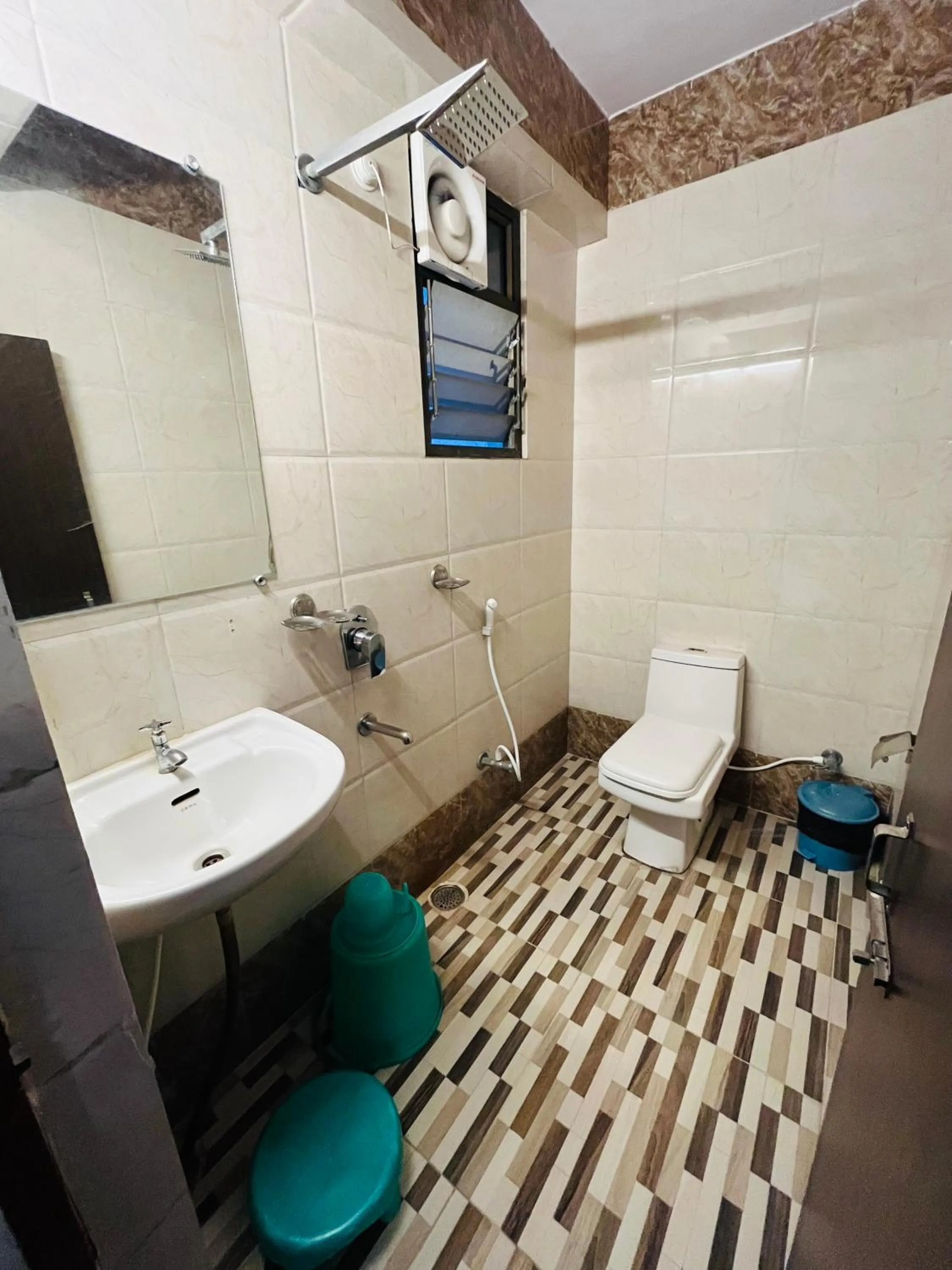 Shower in Hotel Mani International