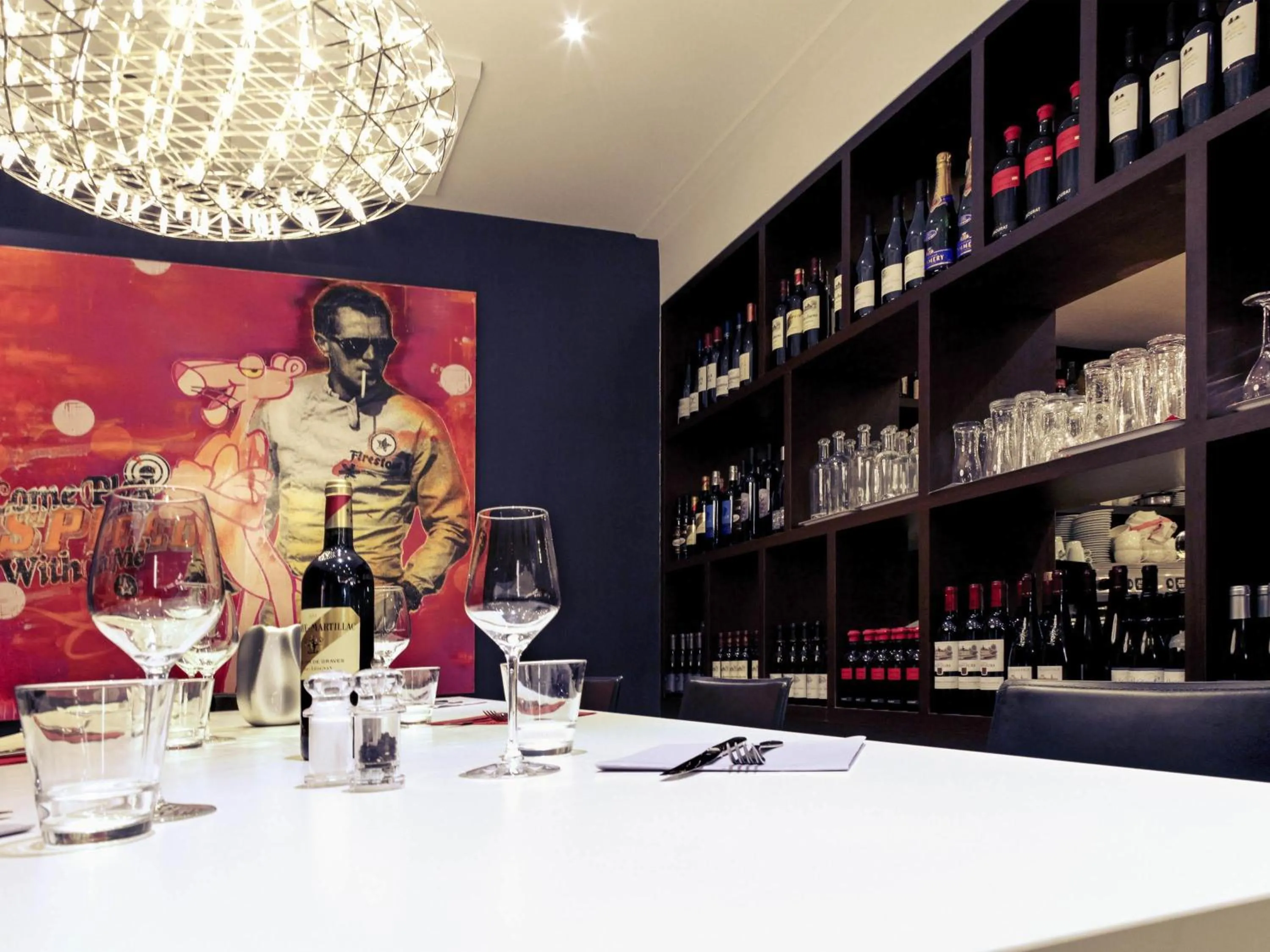 Restaurant/places to eat in Mercure Nantes Centre Gare