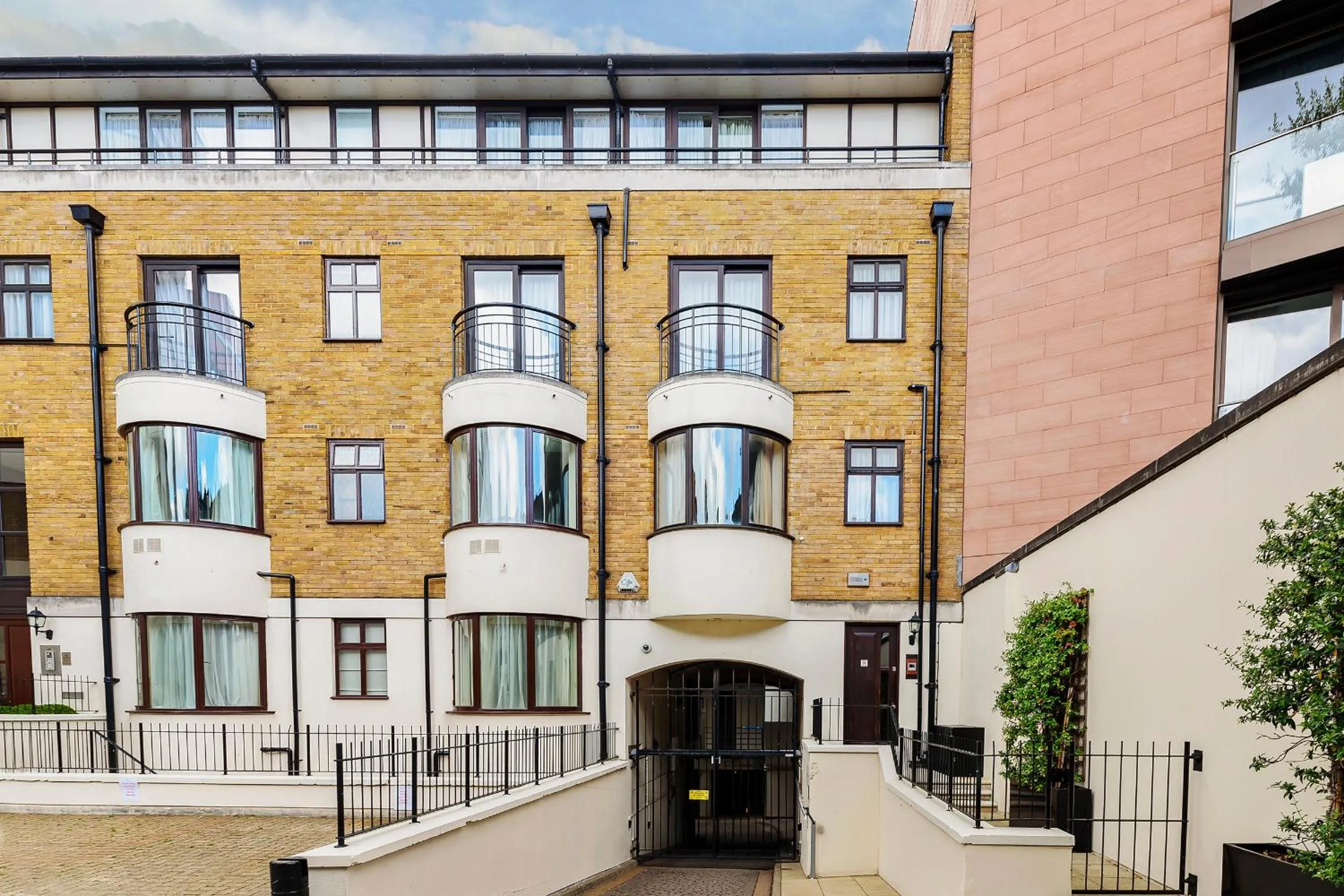 Facade/entrance in Cheval Knightsbridge