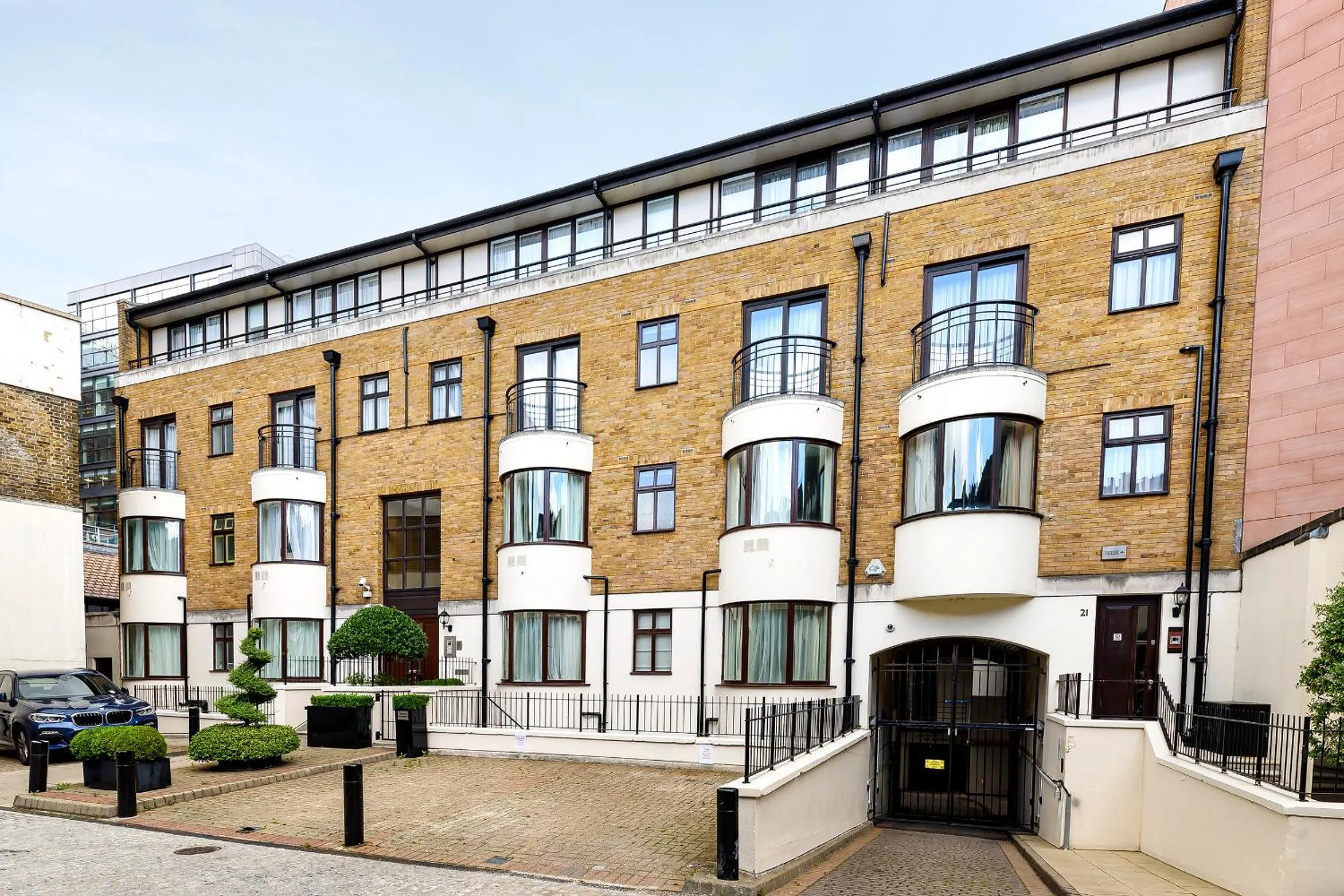 Facade/entrance in Cheval Knightsbridge