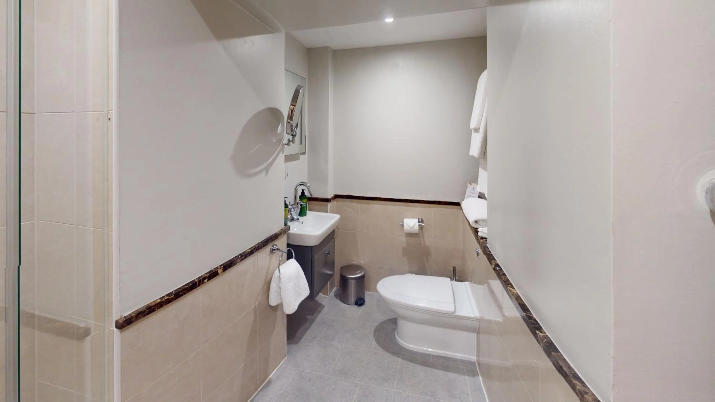 Toilet in Cheval Knightsbridge