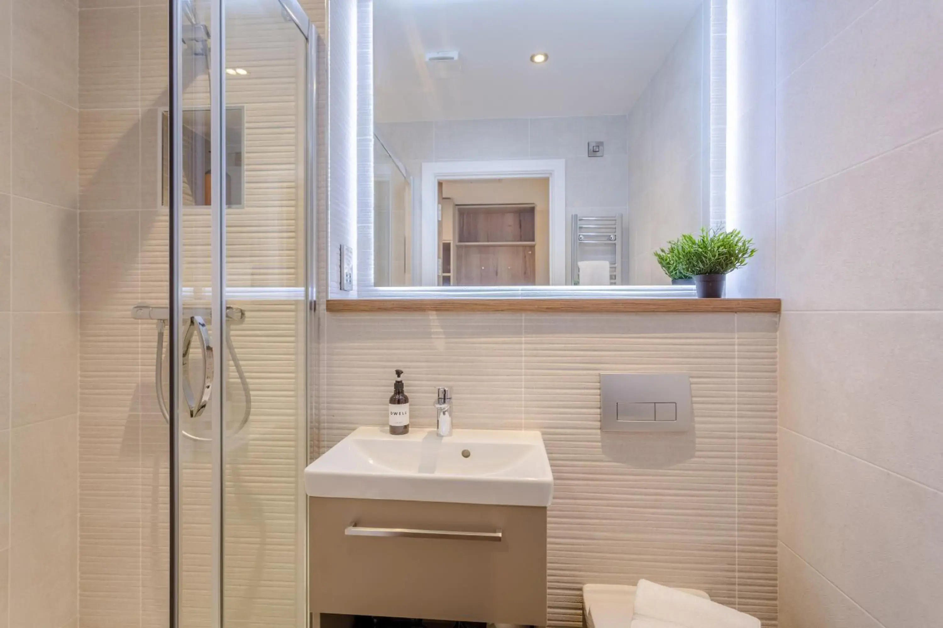 Triple Room in Dwell City Living Triple Room in Dwell City Living