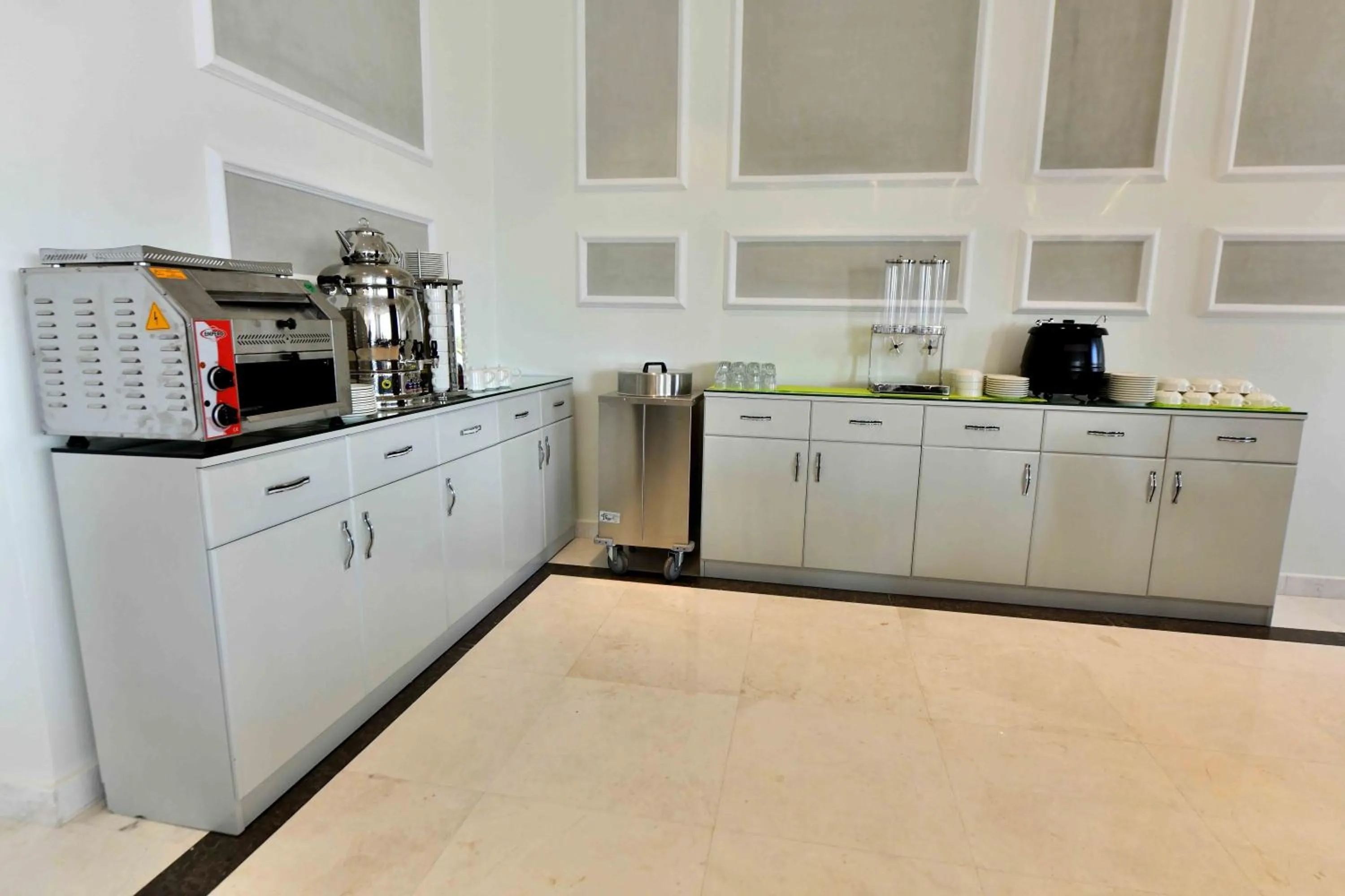 Coffee/tea facilities in Be Inn Hotel