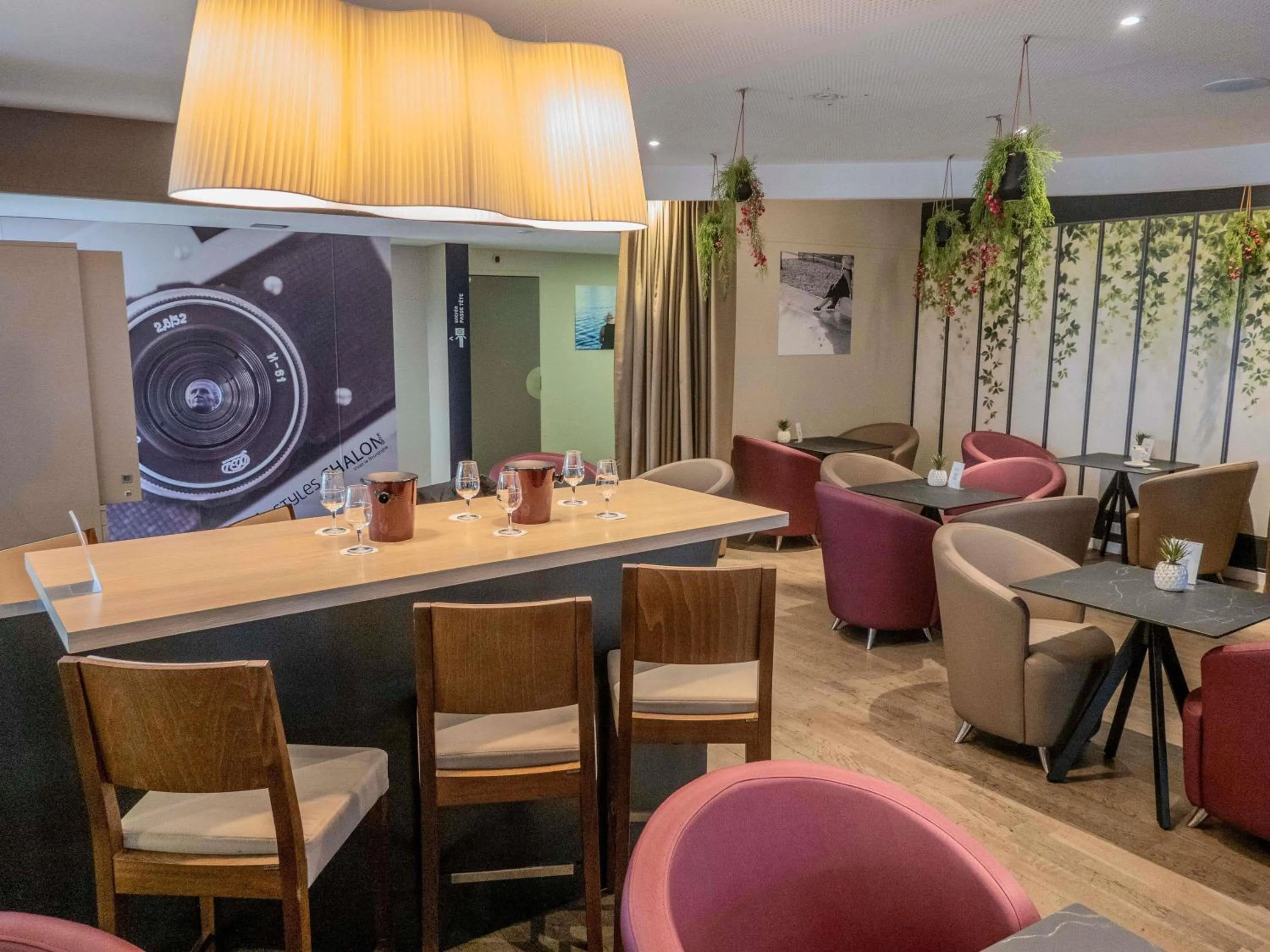 Lounge or bar in ibis Styles Chalon sur Saône