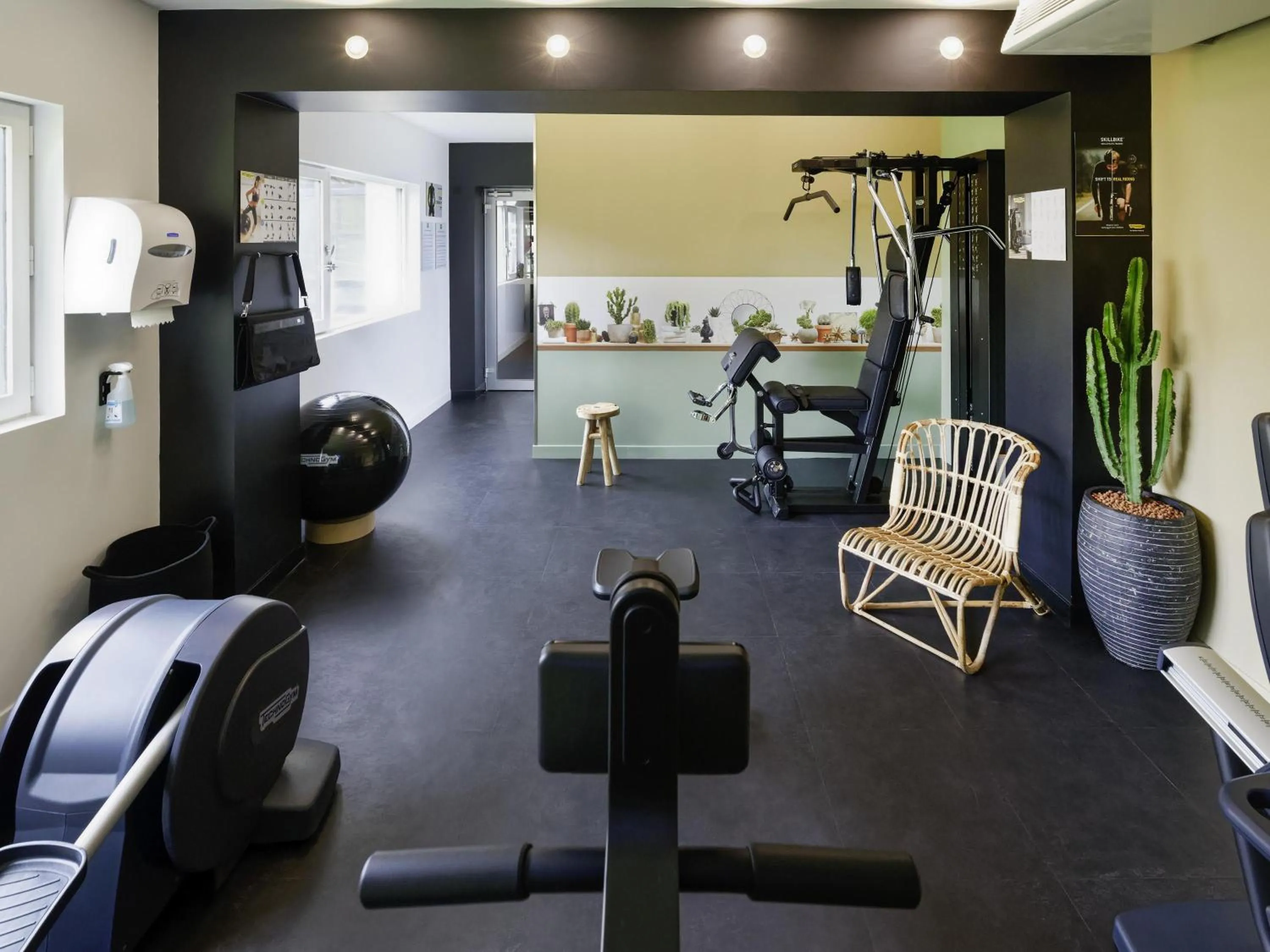 Fitness centre/facilities in ibis Styles Chalon sur Saône