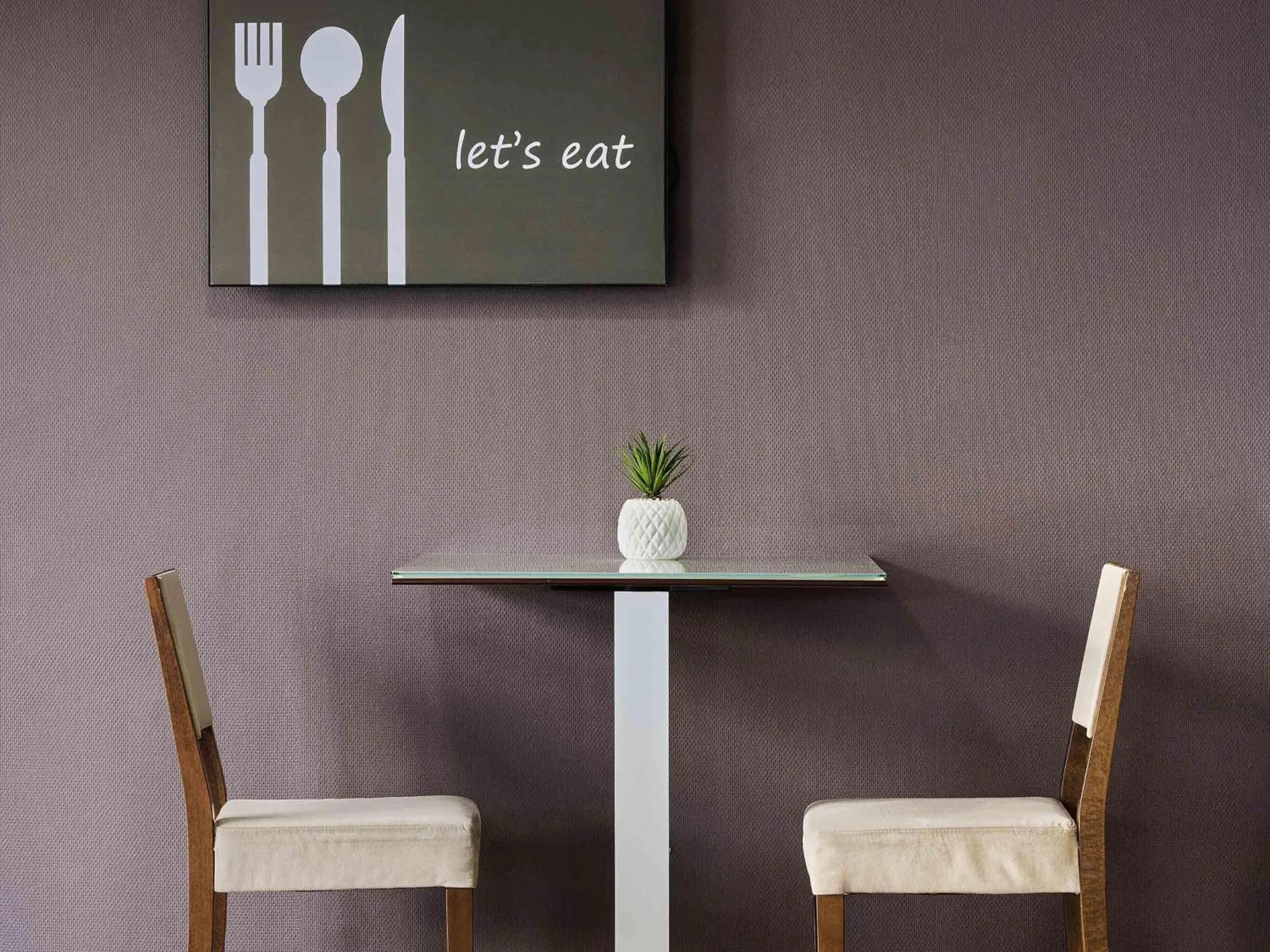 Lounge or bar in ibis Styles Chalon sur Saône